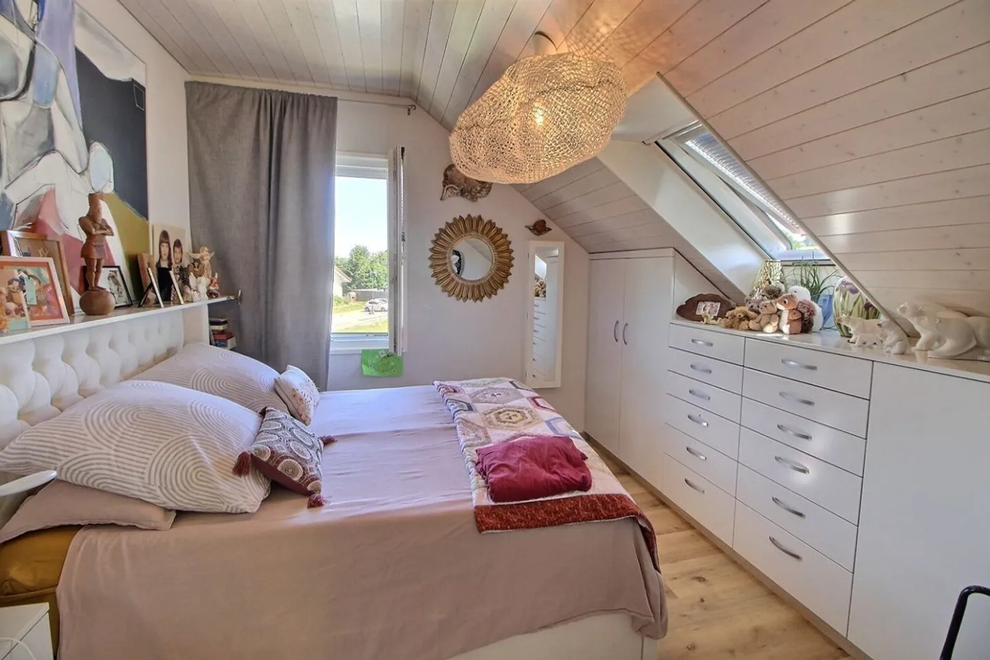 Magnificent fully renovated house consisting of 2 apartments. - Photo 12 of 12