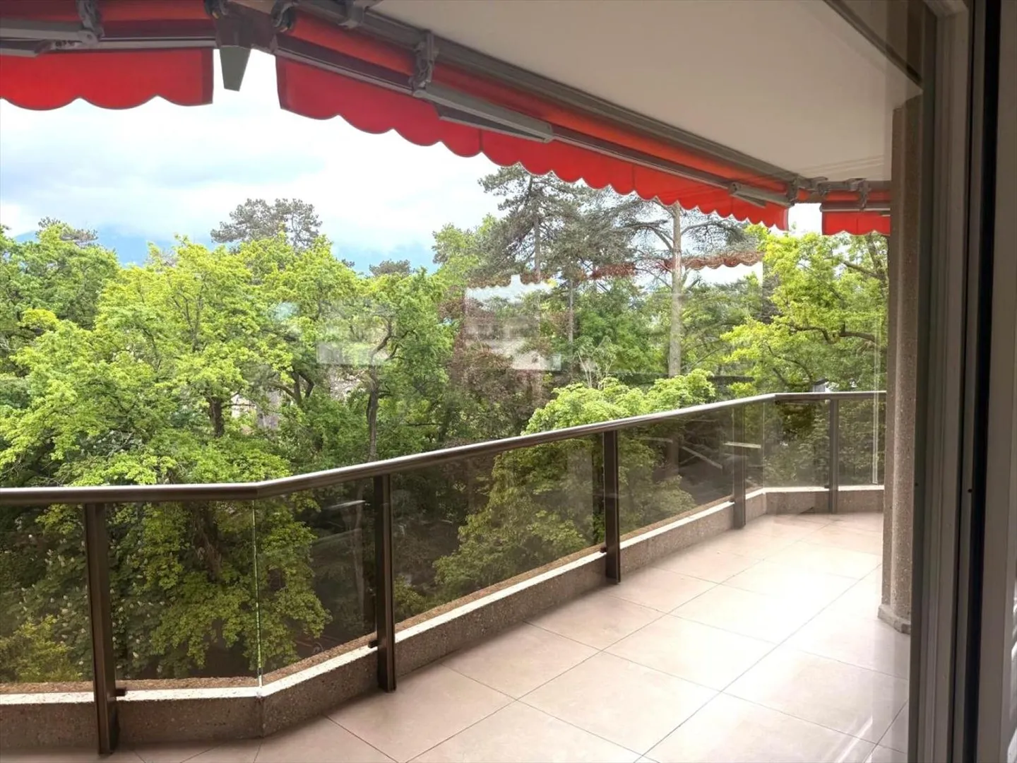 Wohnung mit 5 Zimmern in Genf - Foto 2 von 3