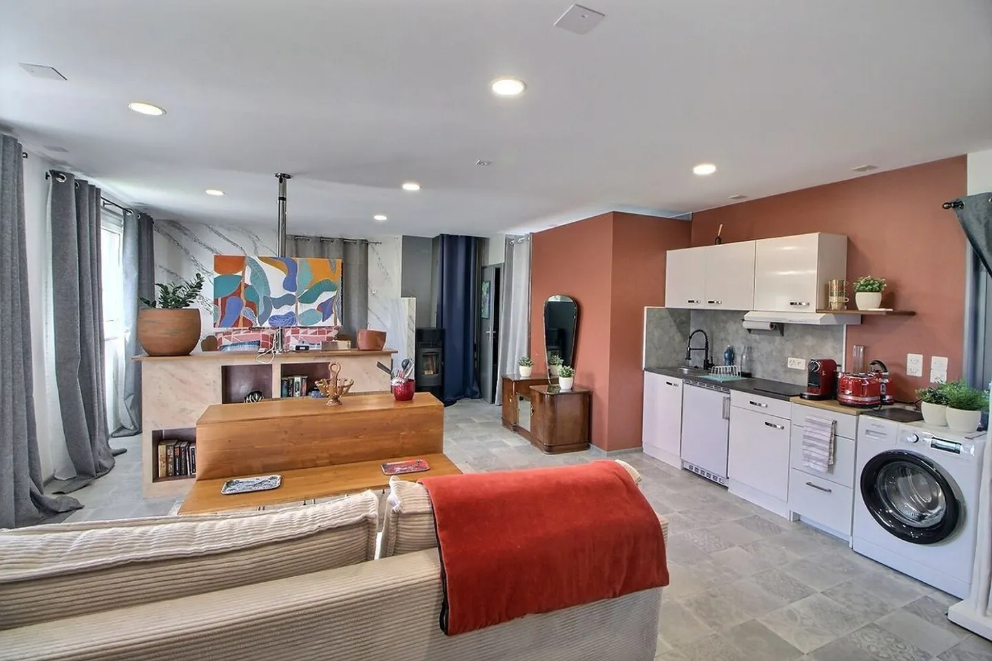 Magnificent fully renovated house consisting of 2 apartments. - Photo 7 of 12