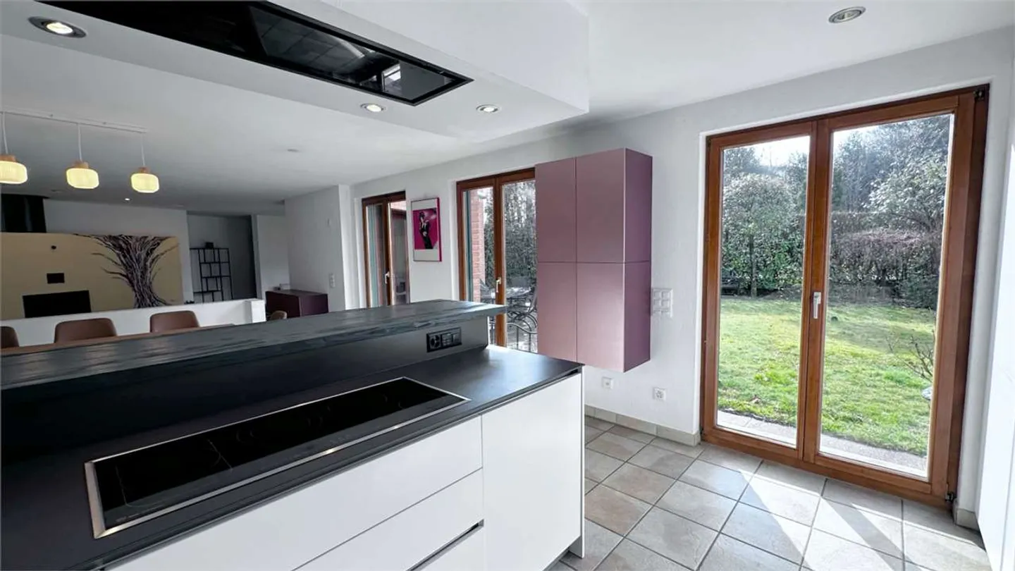 Elegante Villa mit Garten - Foto 17 von 47