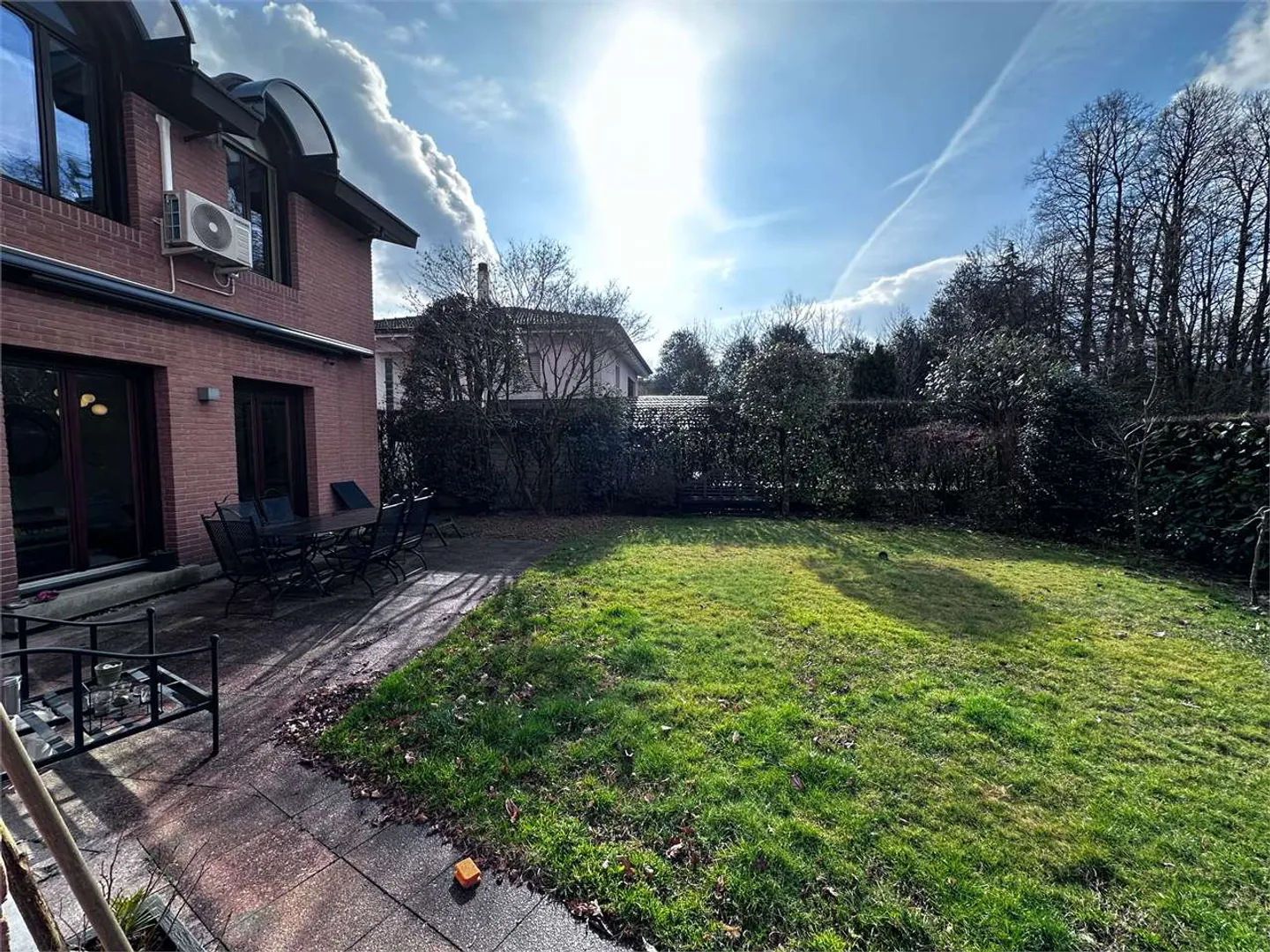 Elegante Villa mit Garten - Foto 21 von 47