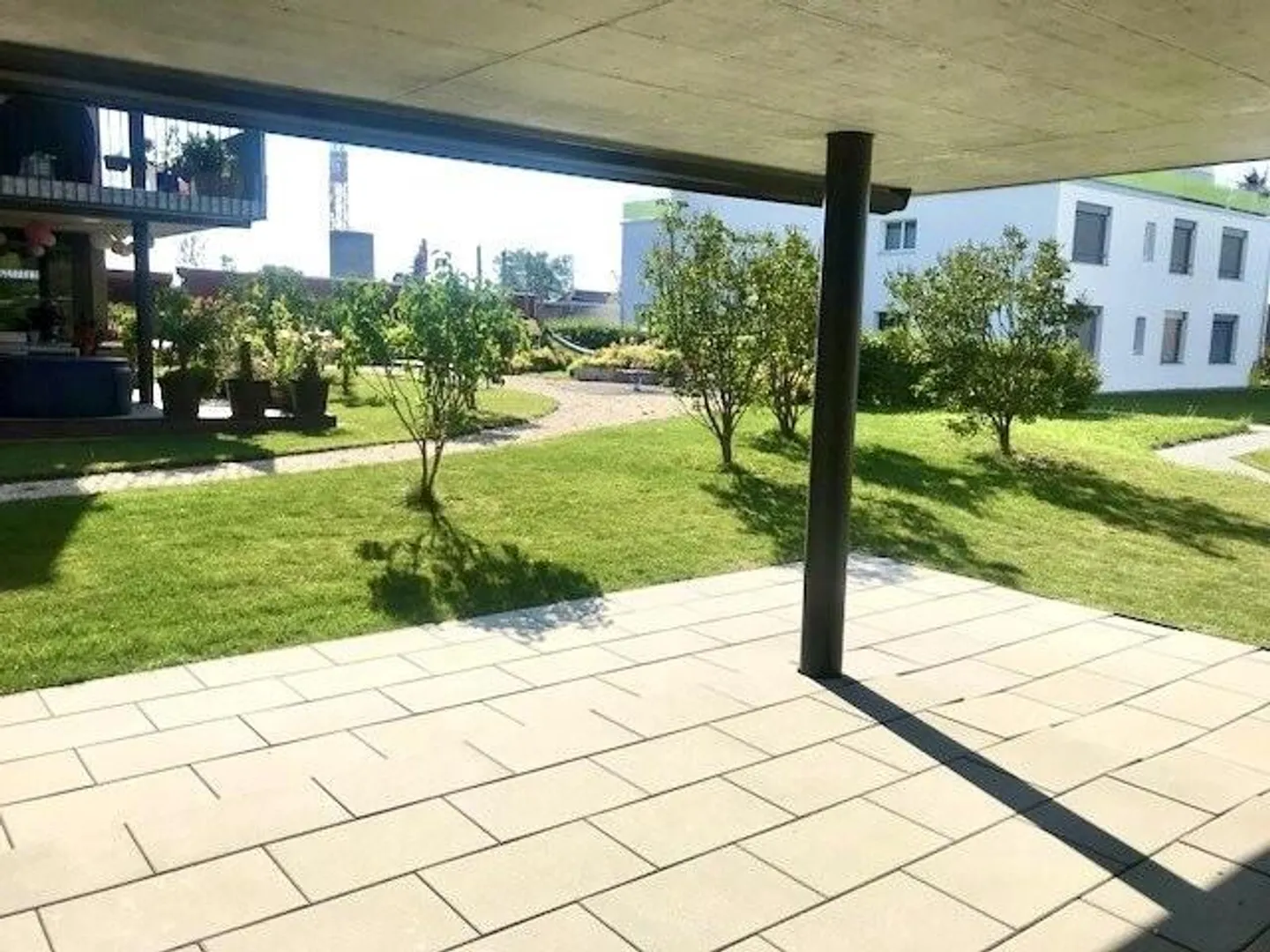 Topmoderne 2.5-ZW im EG mit sonnigem Gartensitzplatz - Foto 6 von 6