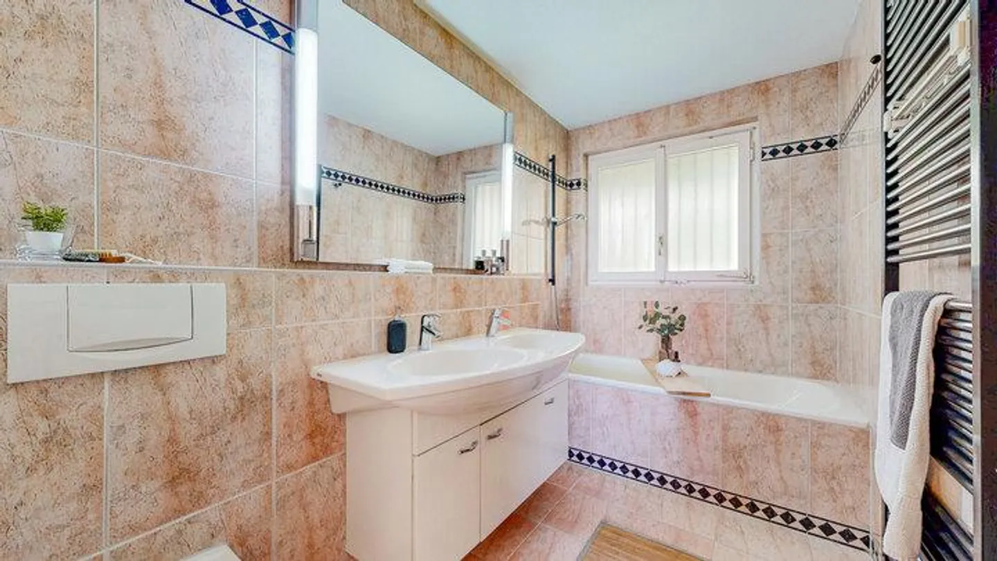 OASIS DE BIEN-ÊTRE AVEC VUE PANORAMIQUE ET PISCINE INTÉRIEURE - Photo 5 sur 8