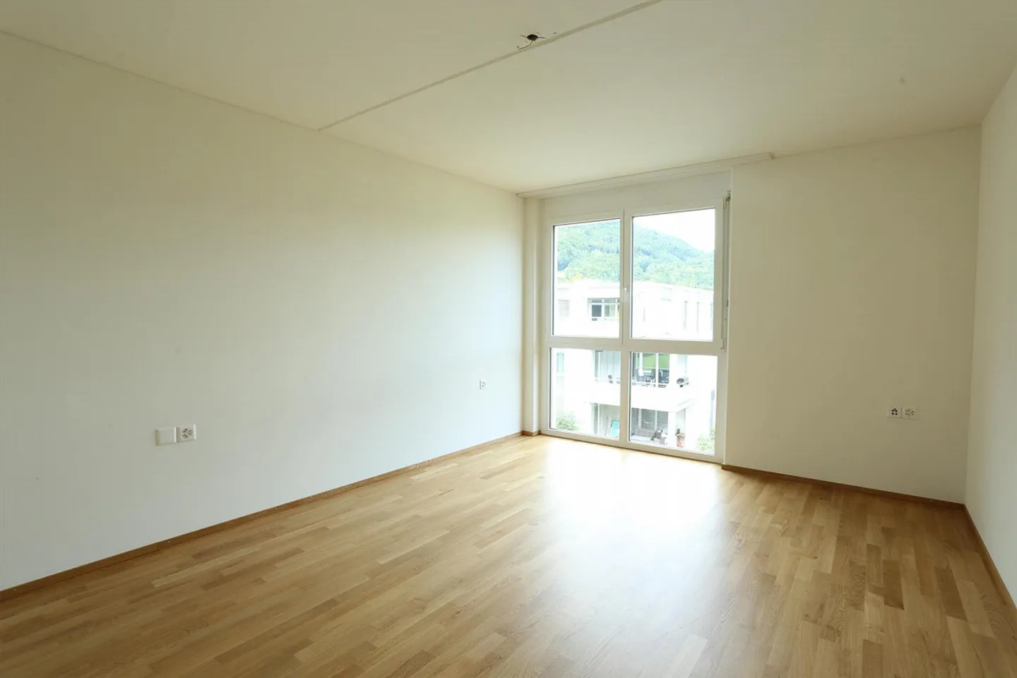 Stylish living in the center - Photo 4 of 7