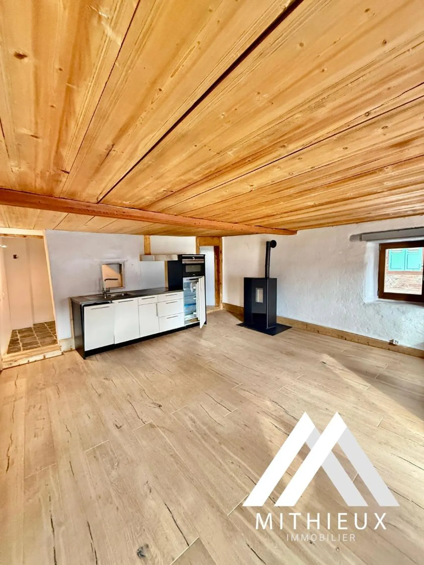 Magnificent renovated duplex of 3.5 rooms + local/workshop - MASE (MONT-NOBLE) - Photo 2 of 13