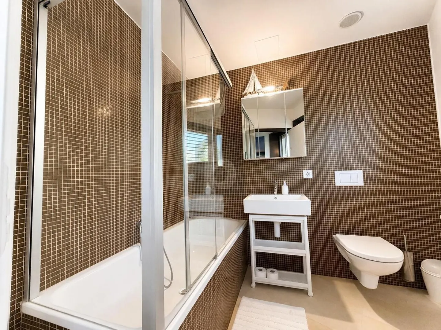 COMFORT AND SERENITY WITH LAKE VIEW - Photo 5 of 6