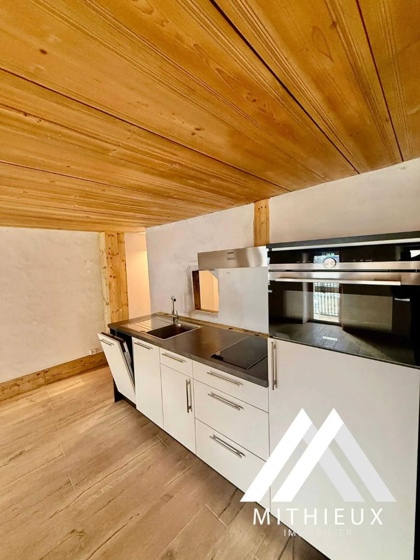 Magnificent renovated duplex of 3.5 rooms + local/workshop - MASE (MONT-NOBLE) - Photo 3 of 13
