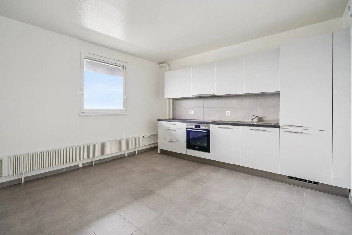 Appartement rénové au 24ème étage - Photo 3 sur 10