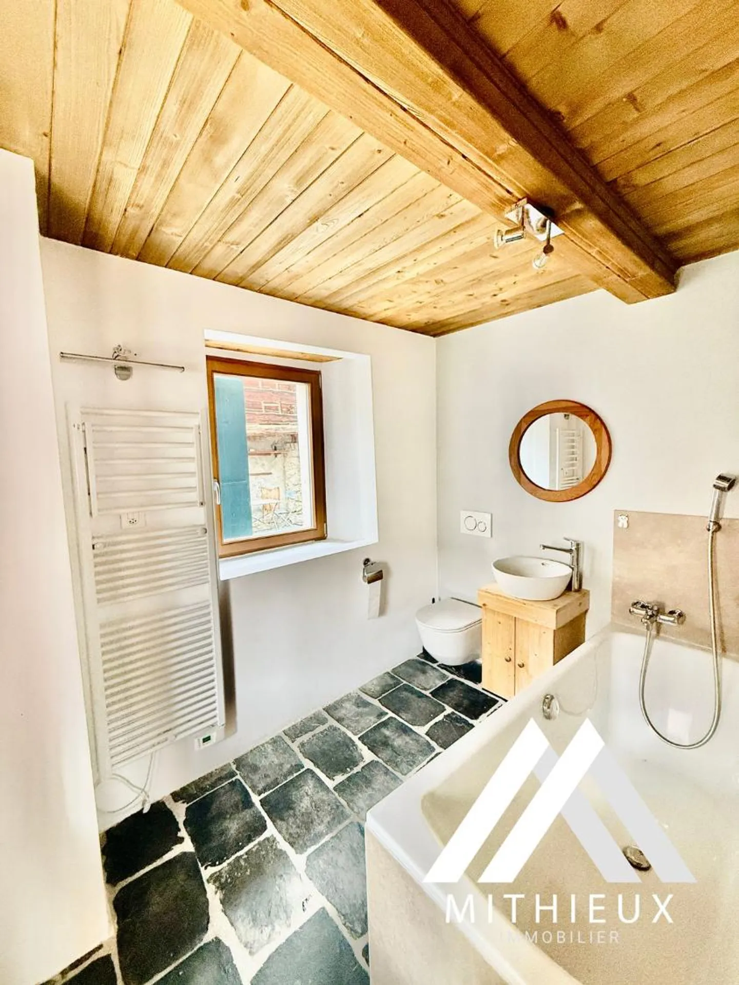 Magnificent renovated duplex of 3.5 rooms + local/workshop - MASE (MONT-NOBLE) - Photo 4 of 13