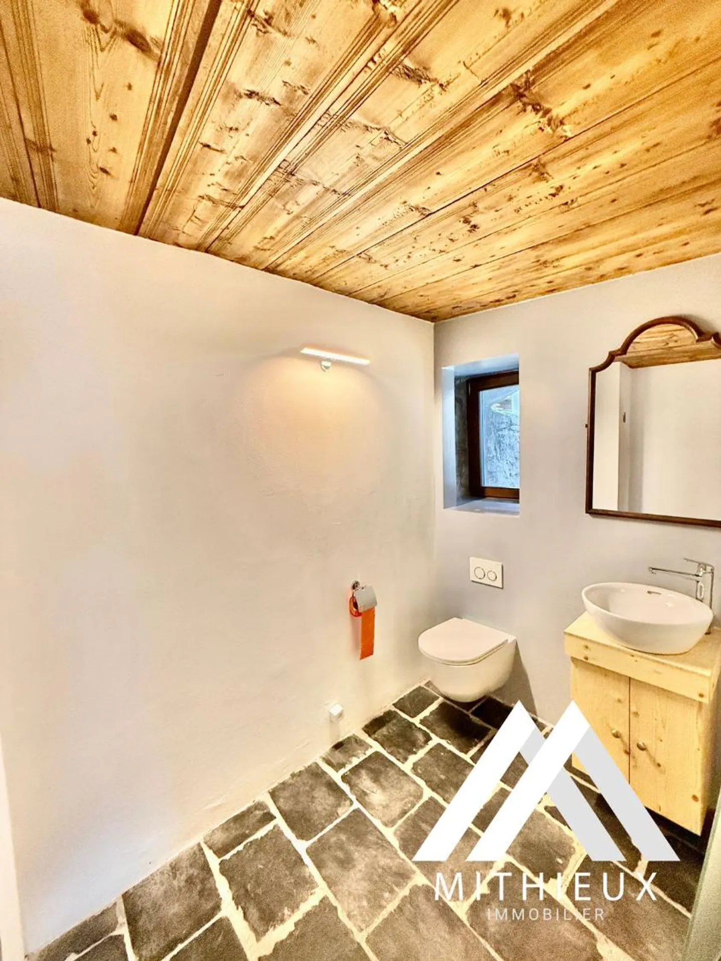 Magnificent renovated duplex of 3.5 rooms + local/workshop - MASE (MONT-NOBLE) - Photo 7 of 13