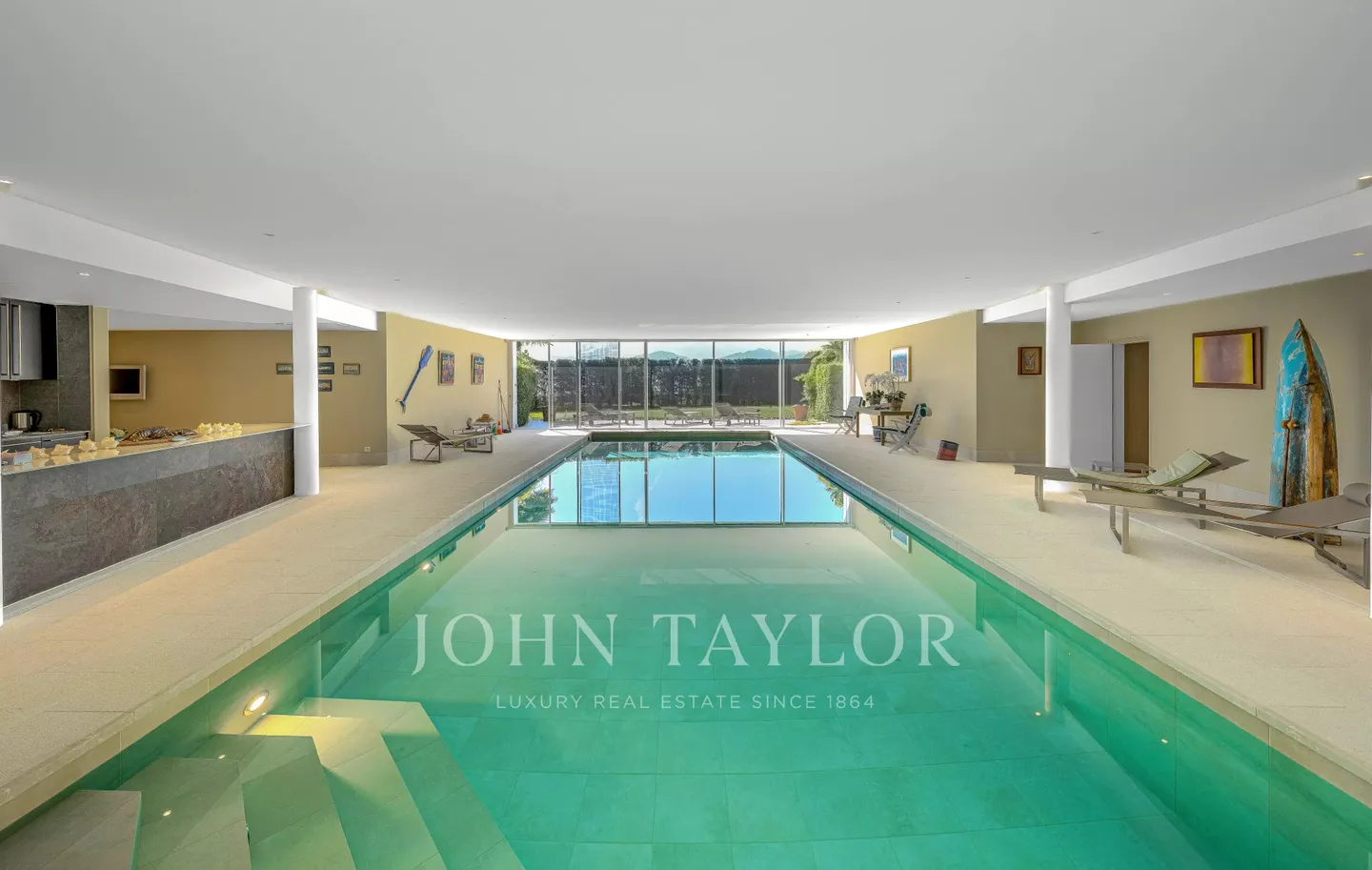 Luxury Villa with Lake View - Photo 3 of 3