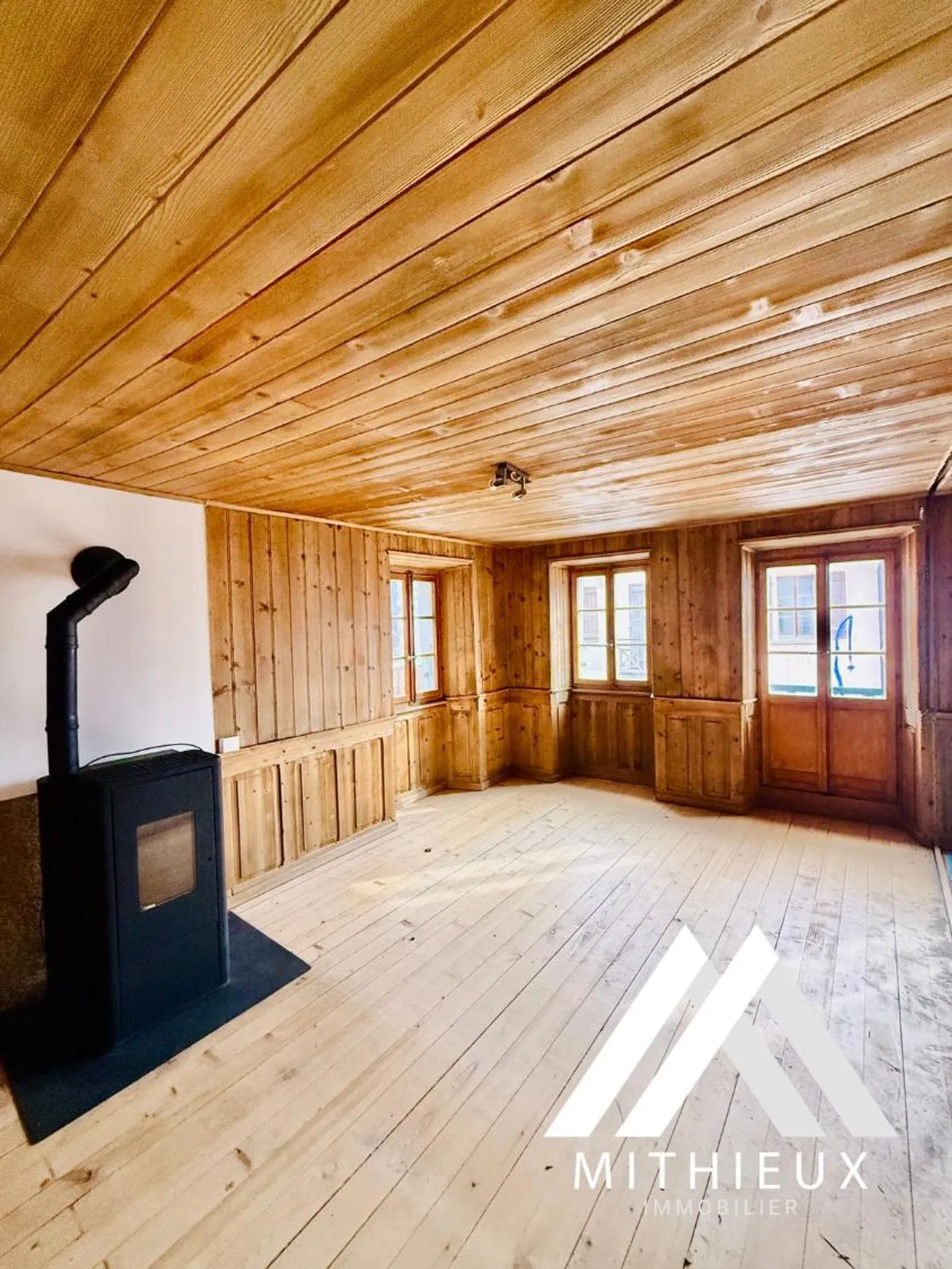 Magnificent renovated duplex of 3.5 rooms + local/workshop - MASE (MONT-NOBLE) - Photo 5 of 13