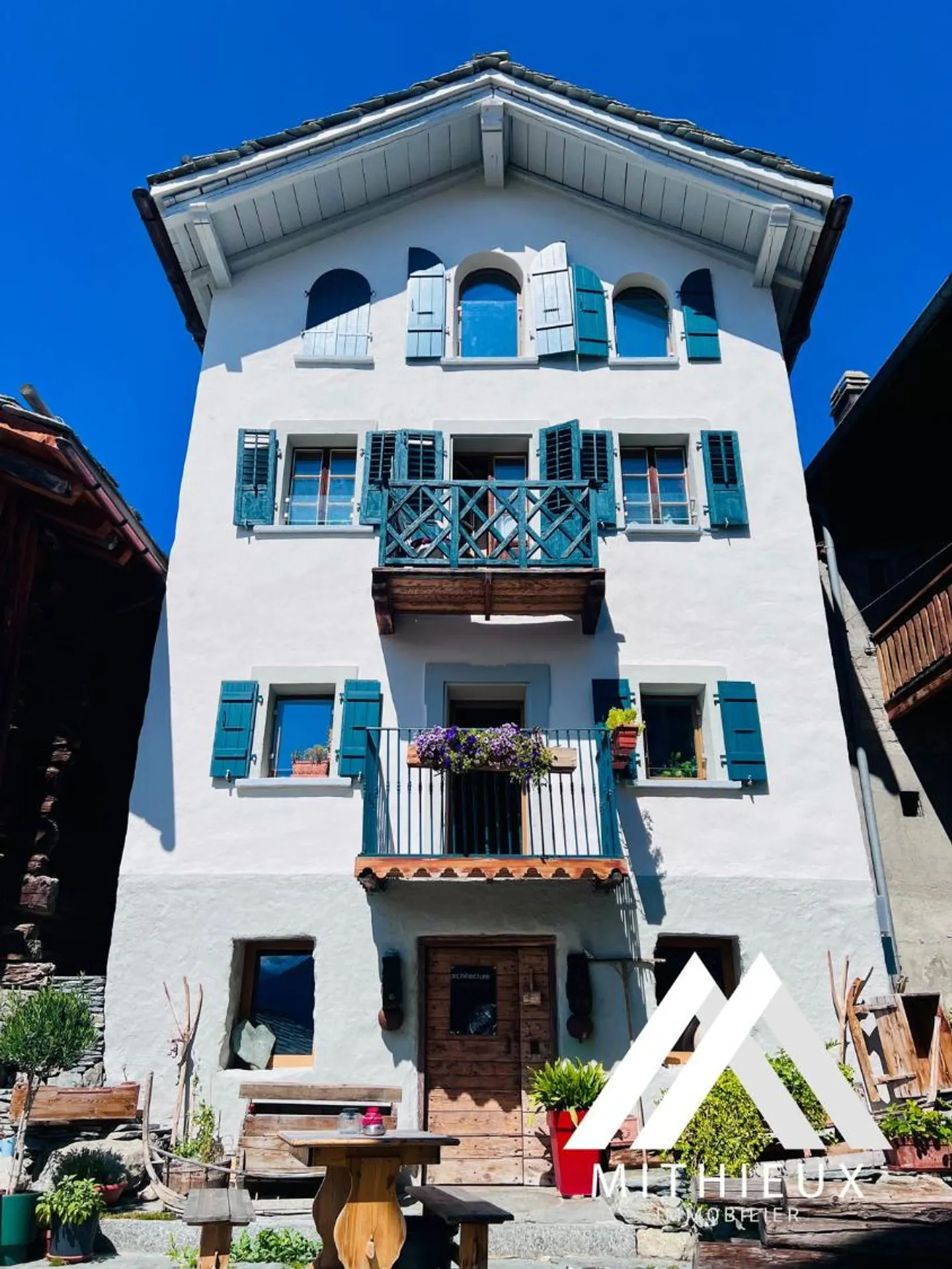 Magnificent renovated duplex of 3.5 rooms + local/workshop - MASE (MONT-NOBLE) - Photo 12 of 13
