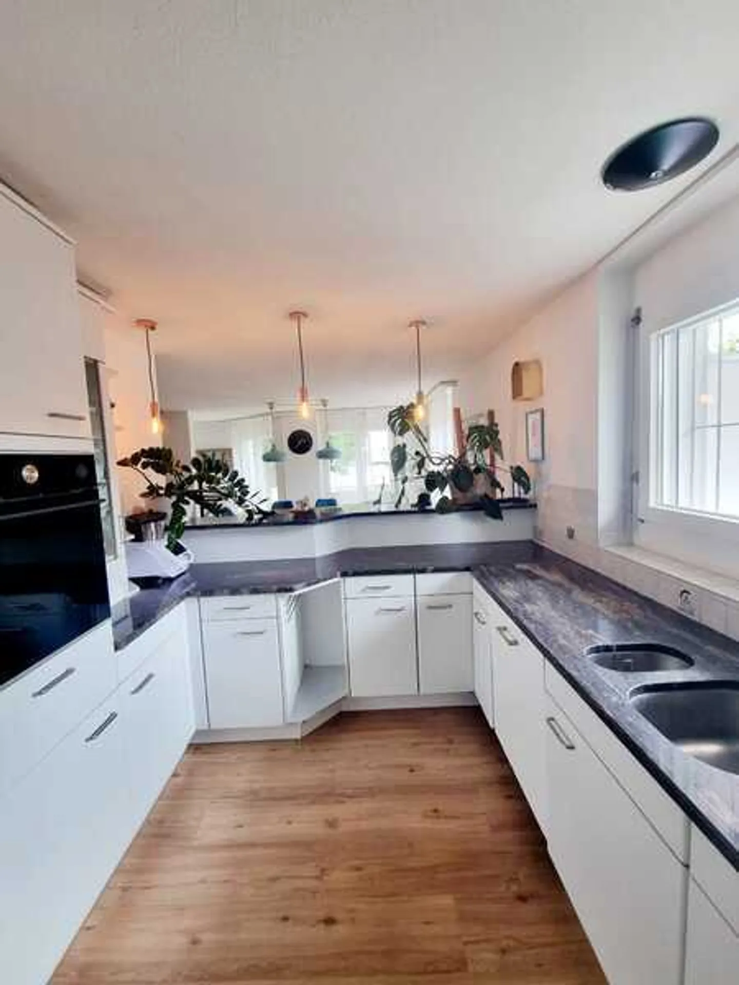 Appartement spacieux avec jardin - Photo 7 sur 9