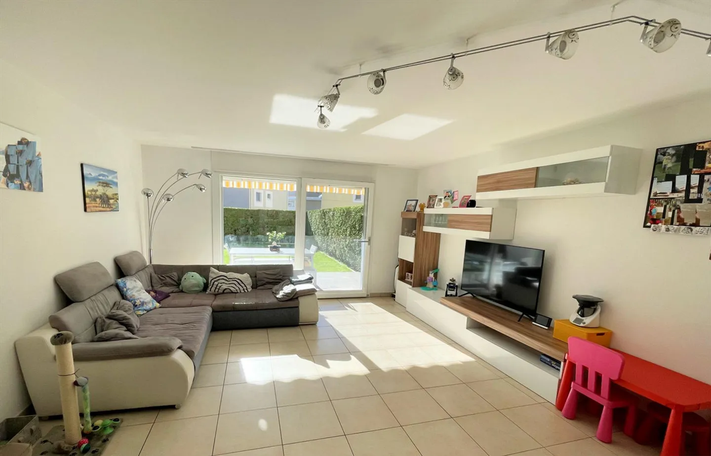 Appartamento con grande giardino in zona comoda e tranquilla - Foto 5 di 17