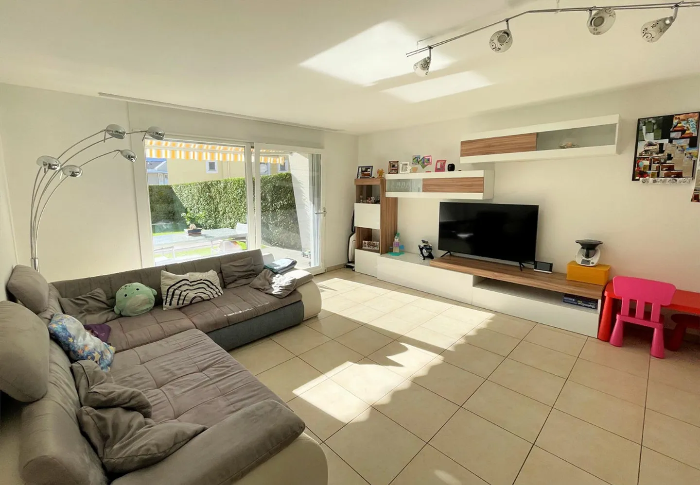 Appartamento con grande giardino in zona comoda e tranquilla - Foto 6 di 17