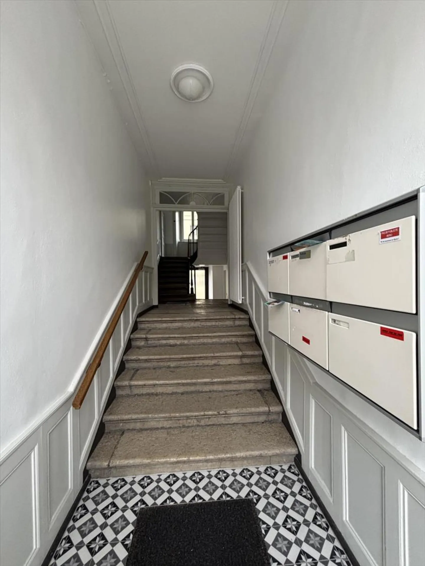 Mixed-use building - Photo 3 of 13