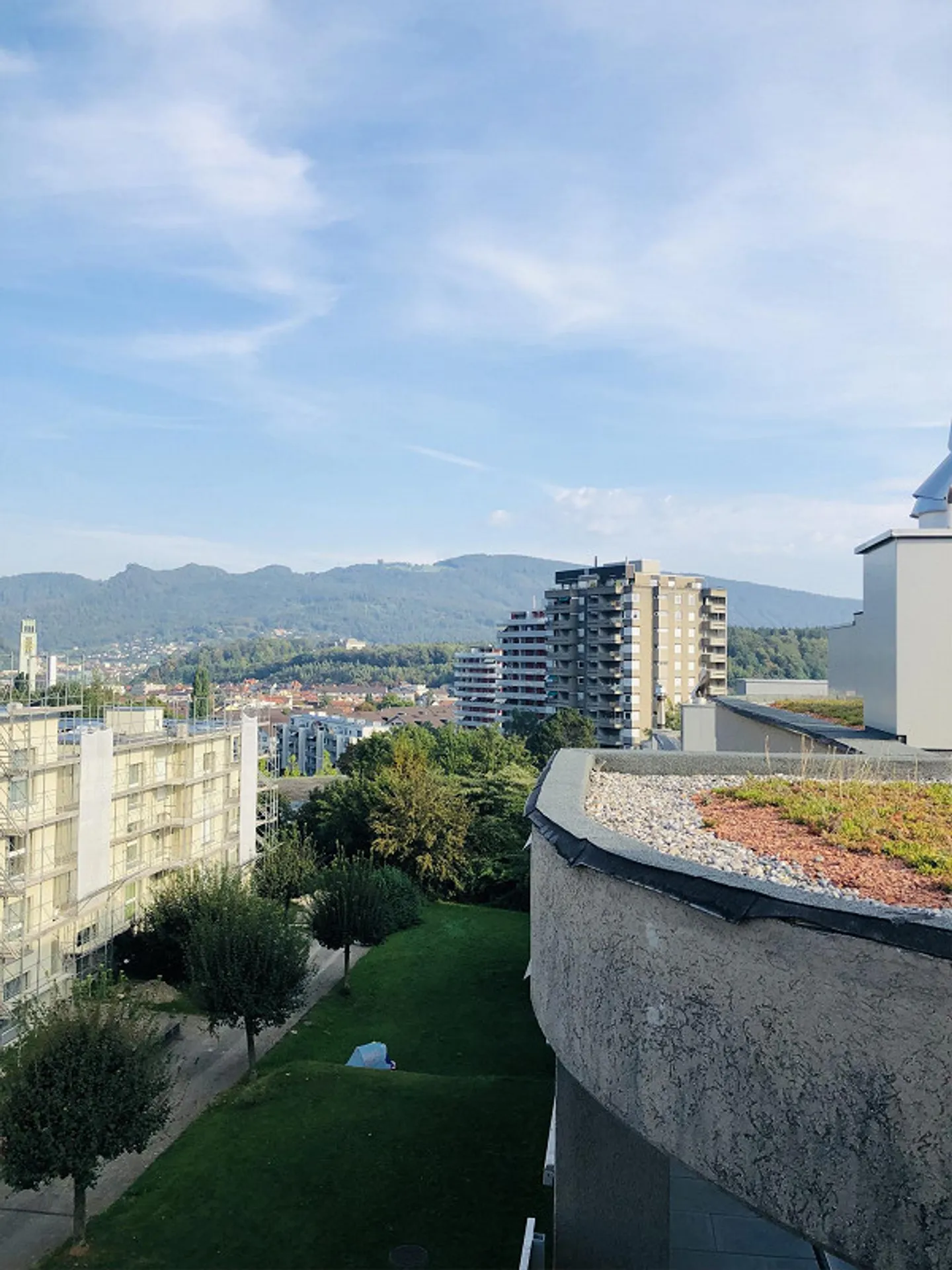 Attic apartment with a view of the Jura - Photo 3 of 11