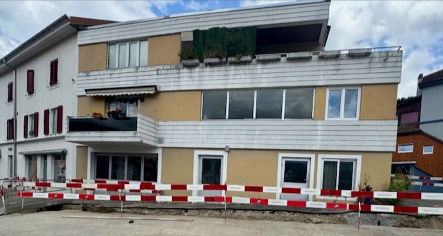 Edificio ad uso misto in affitto - Foto 2 di 10