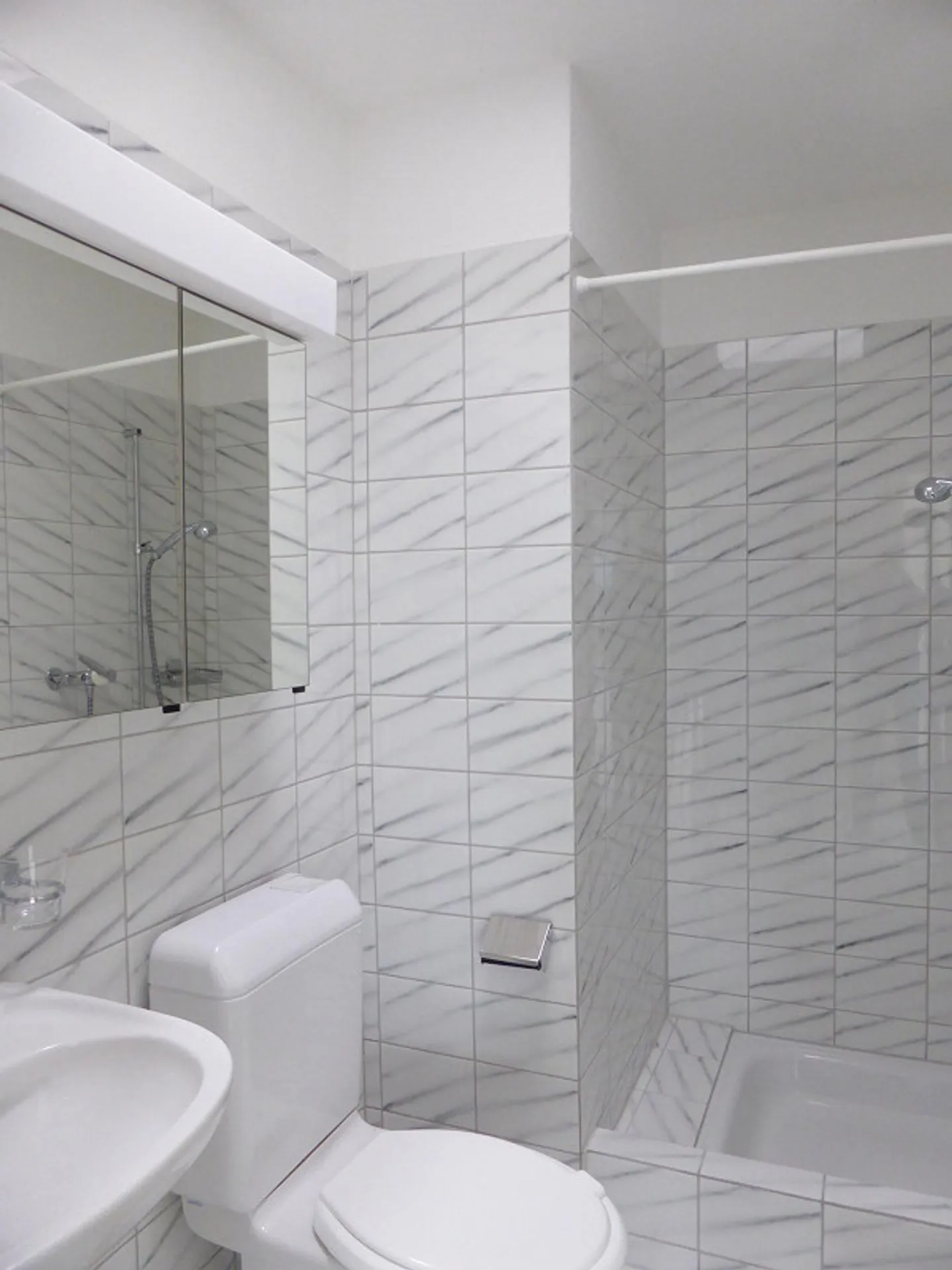 Attic apartment with a view of the Jura - Photo 6 of 11