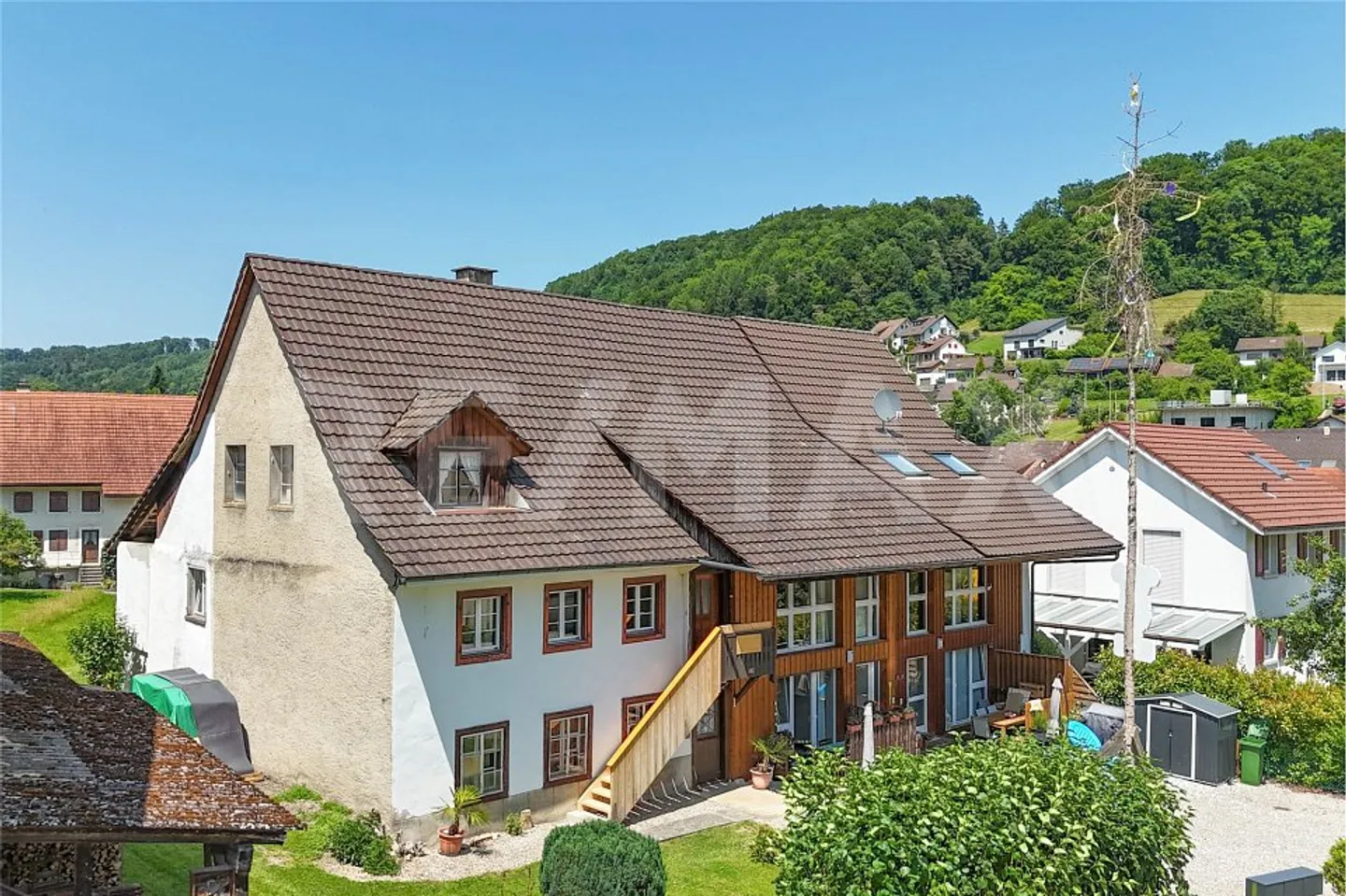 Property with barn, outbuildings, and versatile potential for sale in Hellikon - Photo 1 of 13