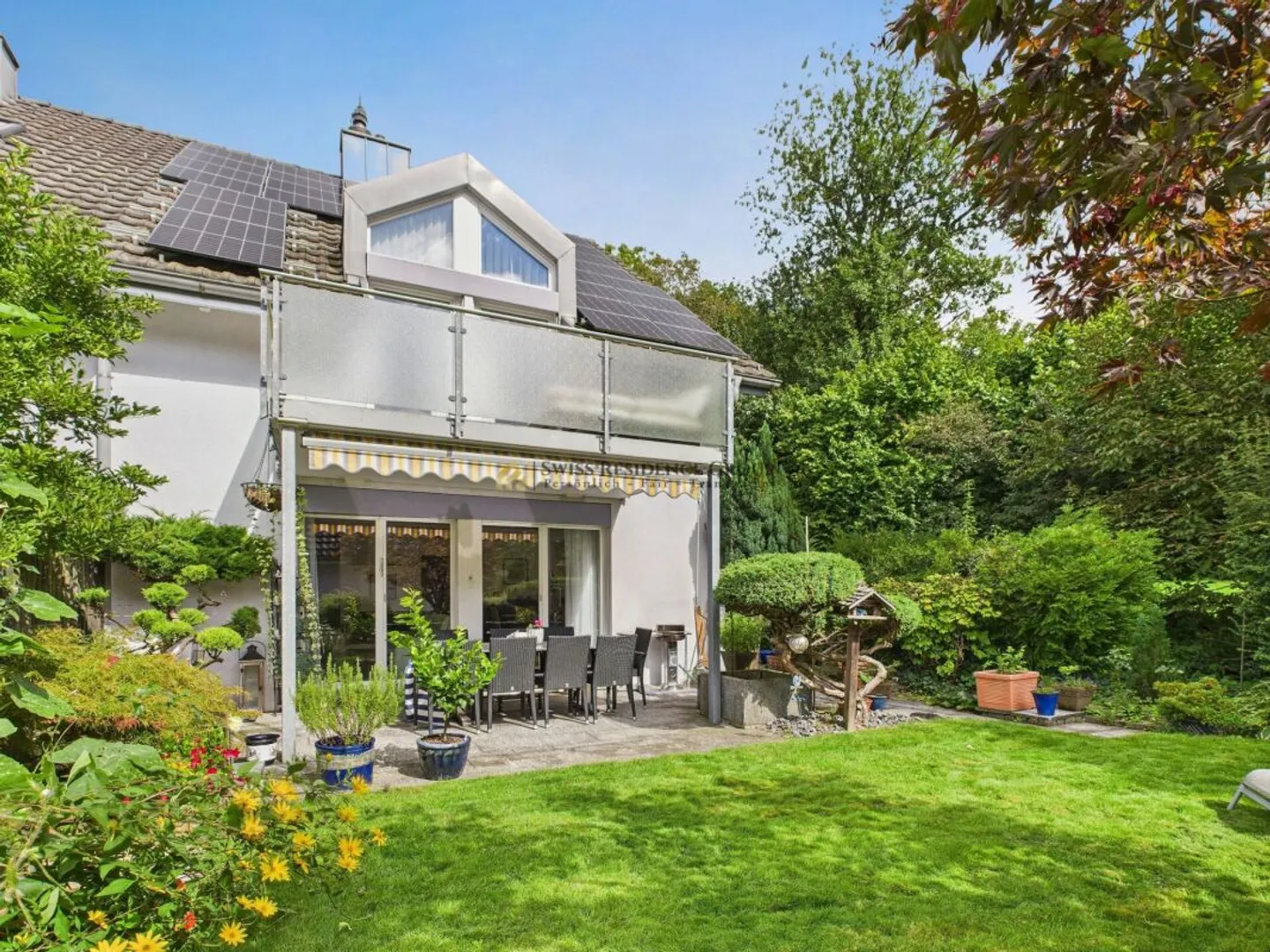 Affascinante casa familiare in una zona residenziale tranquilla e idilliaca - Foto 1 di 26