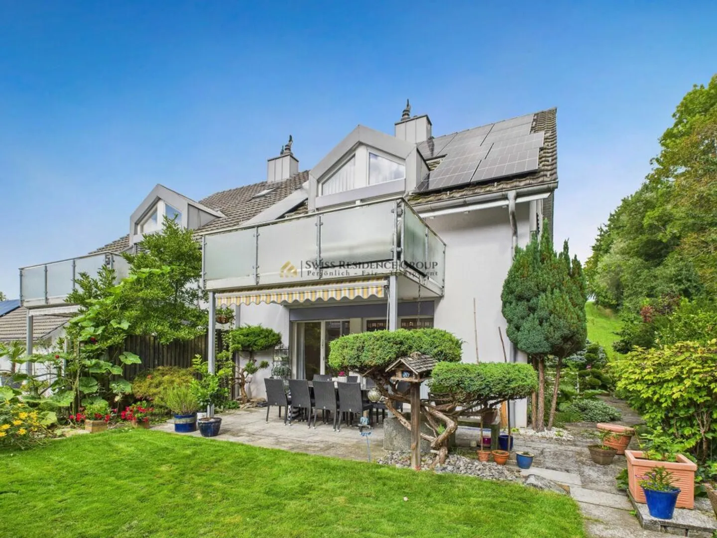 Affascinante casa familiare in una zona residenziale tranquilla e idilliaca - Foto 4 di 26