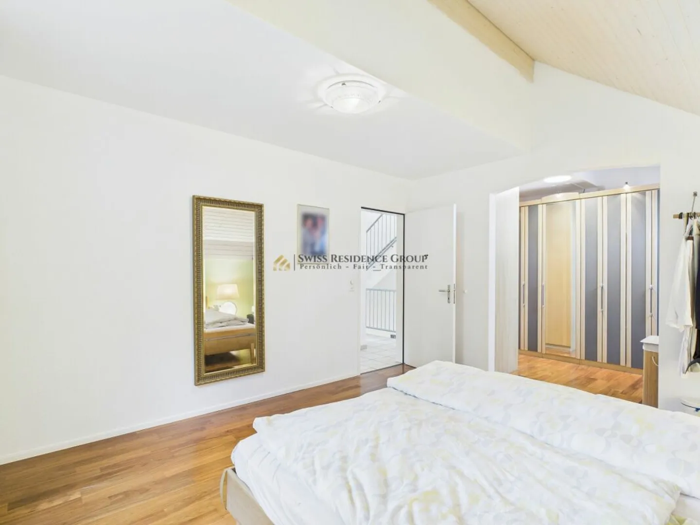 Affascinante casa familiare in una zona residenziale tranquilla e idilliaca - Foto 5 di 26