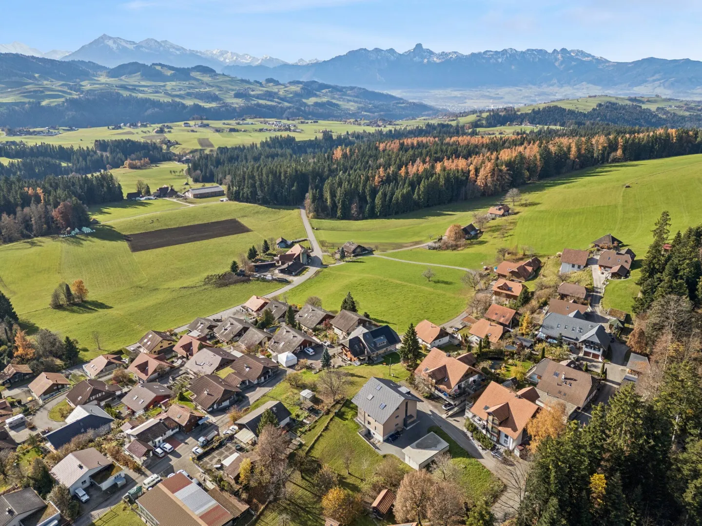 Attraente terreno edificabile in posizione soleggiata con panorama alpino - Foto 3 di 13