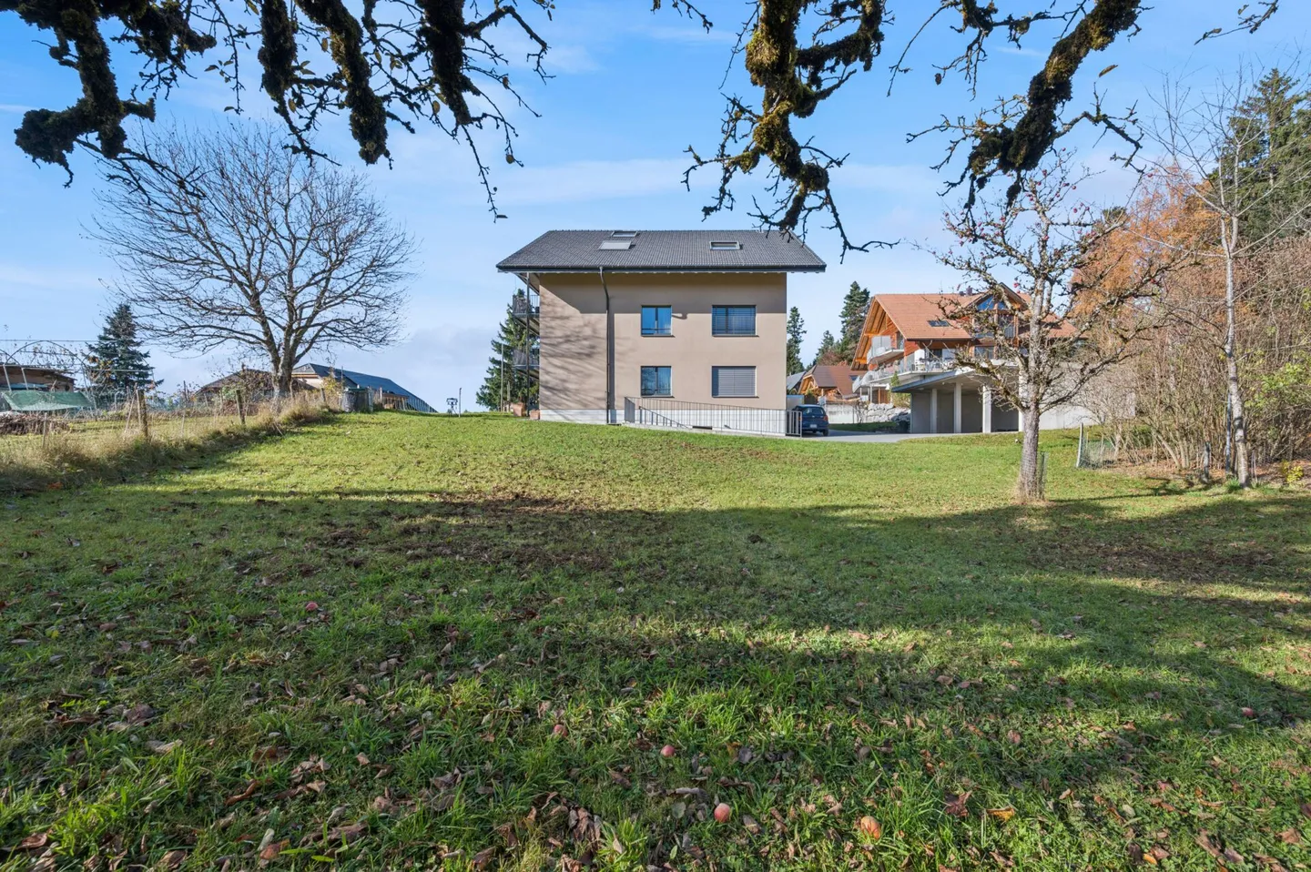 Attraente terreno edificabile in posizione soleggiata con panorama alpino - Foto 4 di 13