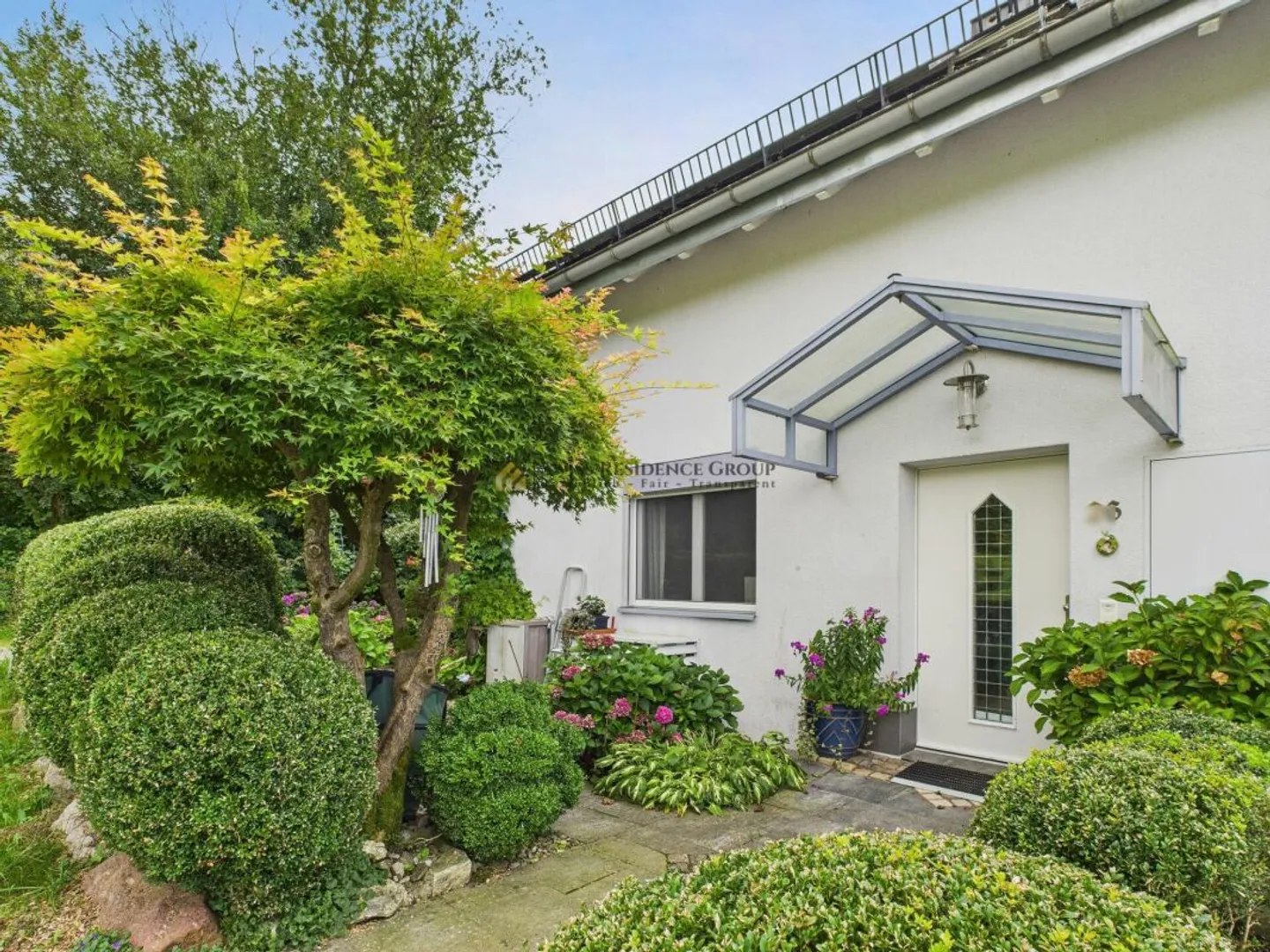 Affascinante casa familiare in una zona residenziale tranquilla e idilliaca - Foto 3 di 26