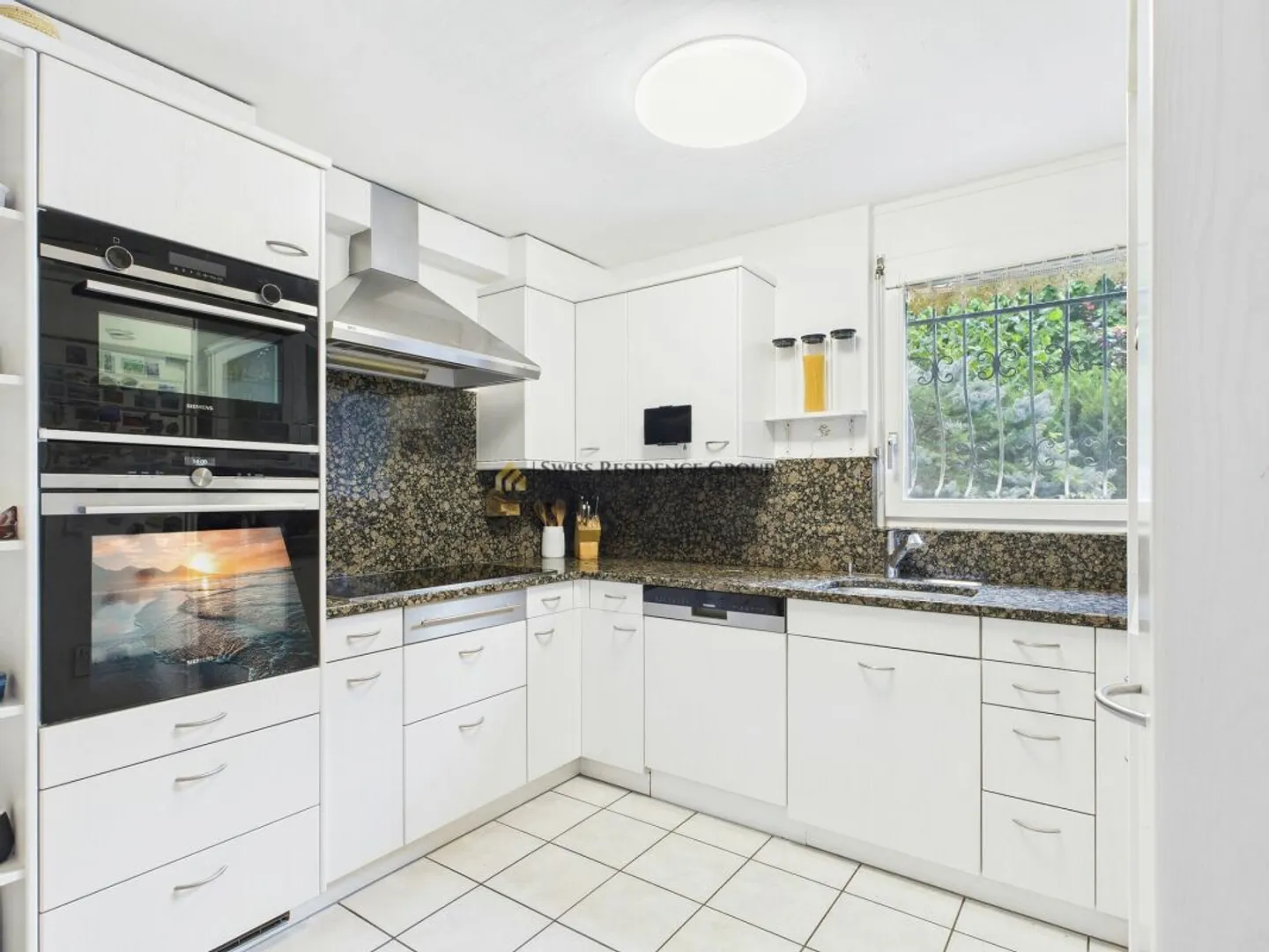 Affascinante casa familiare in una zona residenziale tranquilla e idilliaca - Foto 7 di 26