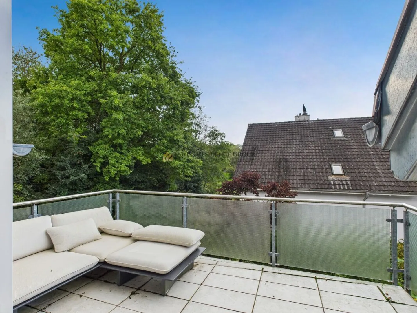 Affascinante casa familiare in una zona residenziale tranquilla e idilliaca - Foto 12 di 26