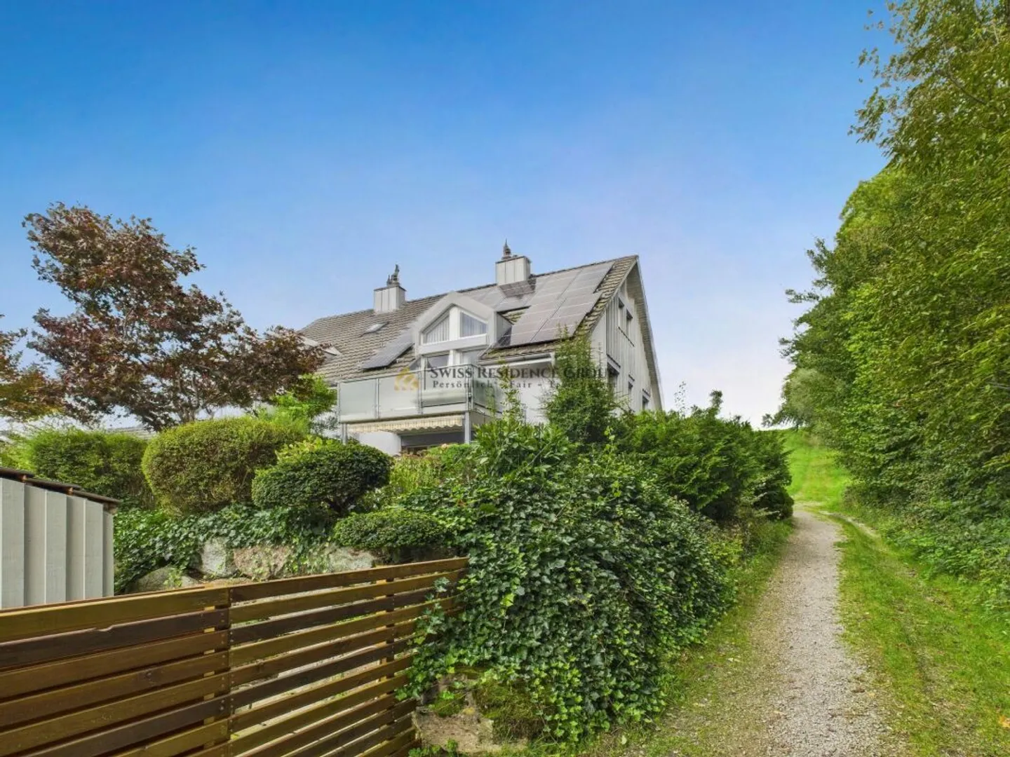 Affascinante casa familiare in una zona residenziale tranquilla e idilliaca - Foto 14 di 26