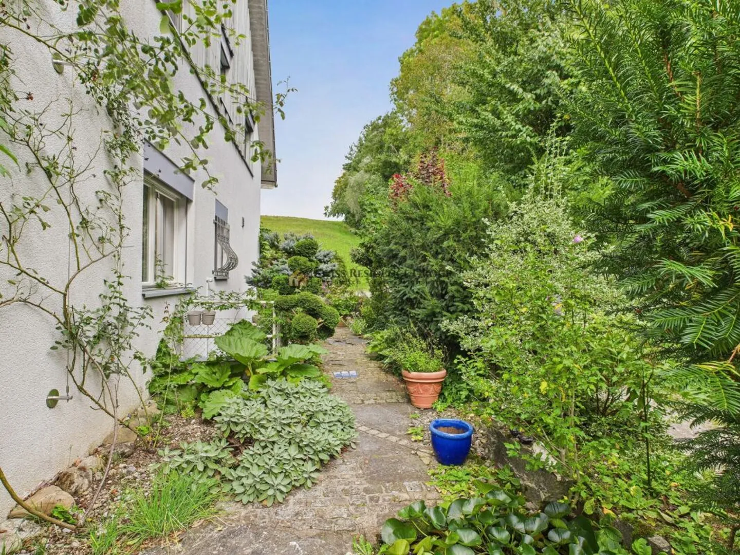 Affascinante casa familiare in una zona residenziale tranquilla e idilliaca - Foto 15 di 26