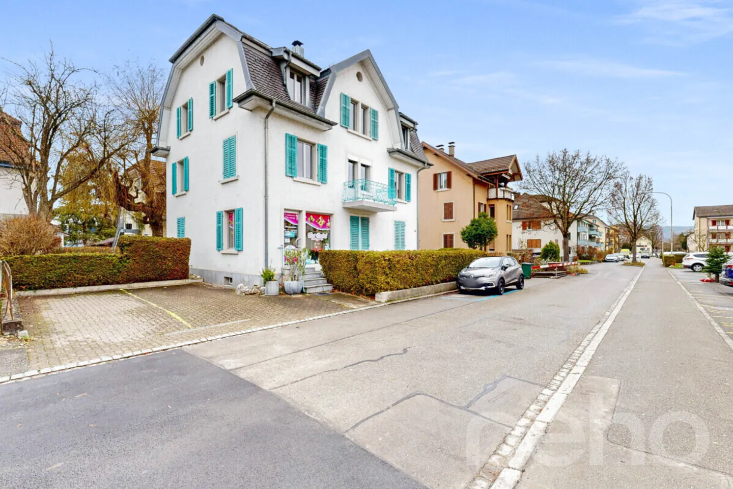 Affascinante casa plurifamiliare con potenziale di sviluppo a Dietikon - Foto 2 di 12