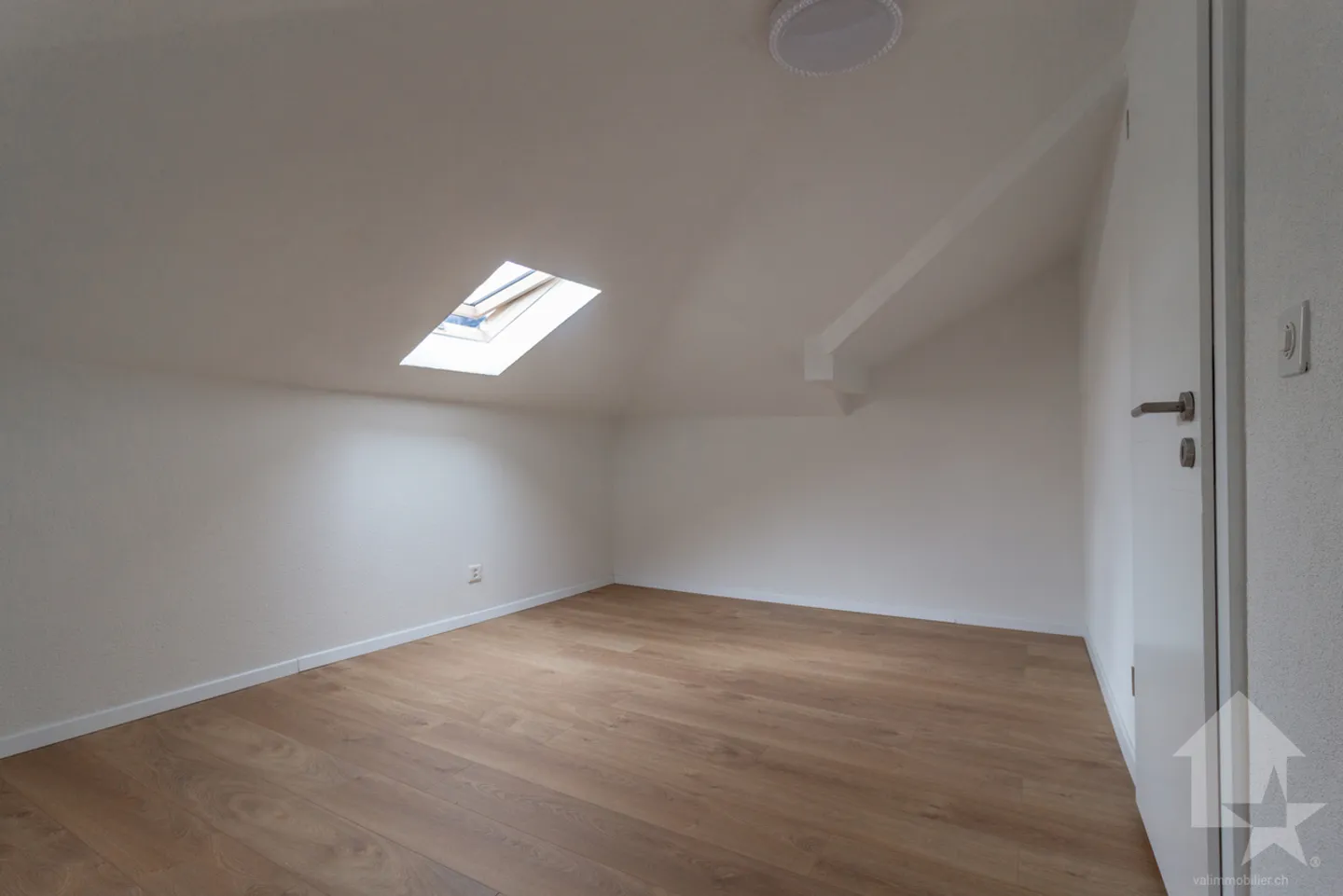 Charming Renovated Duplex in Daillon - Photo 17 of 29