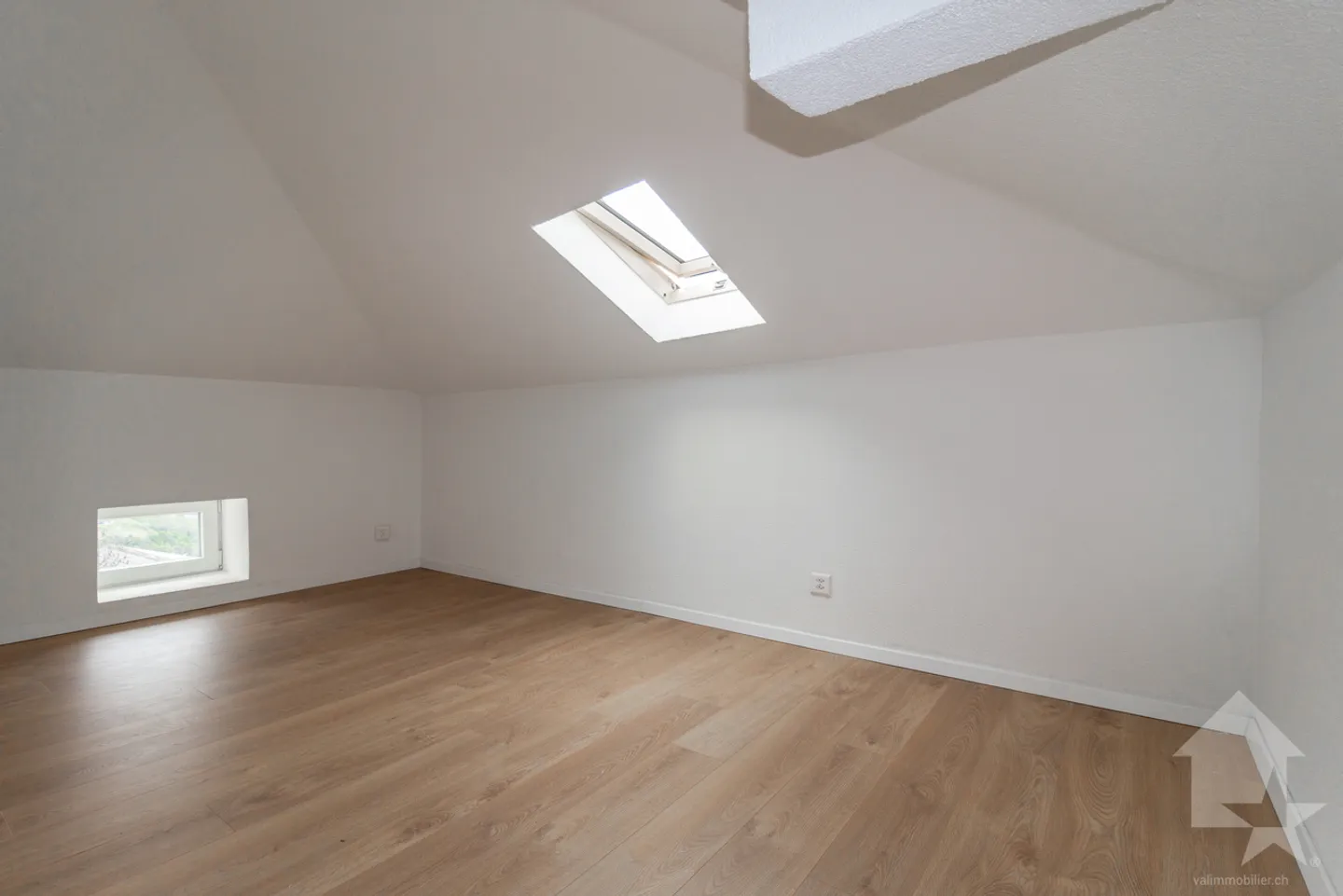Charming Renovated Duplex in Daillon - Photo 16 of 29