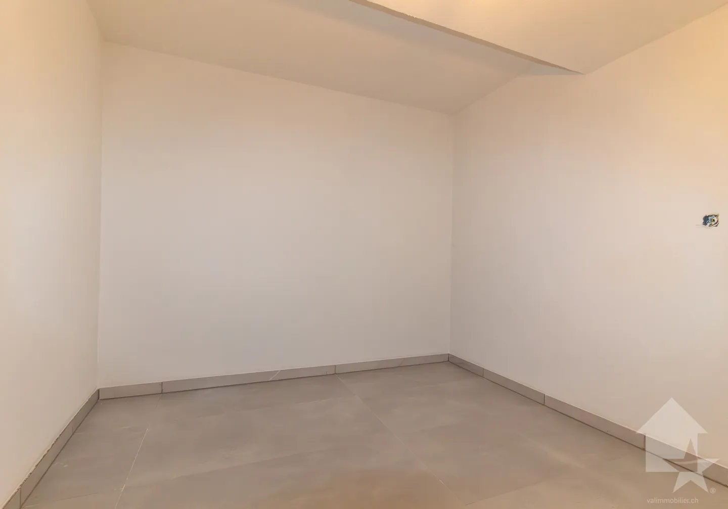 Charming Renovated Duplex in Daillon - Photo 24 of 29