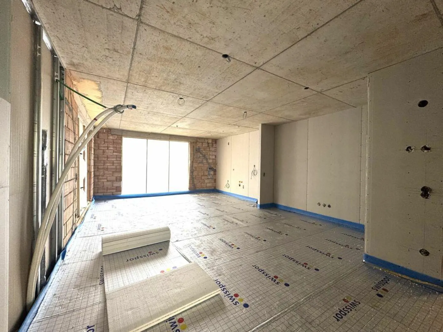 Schöne neu gebaute 4,5-Zimmer-Wohnung mit Garten - Foto 5 von 6