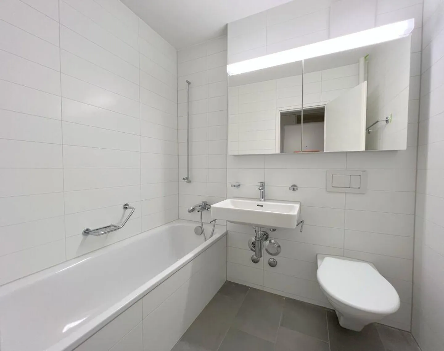 Renovated 2-room apartments in the St. Johann district - Photo 1 of 7