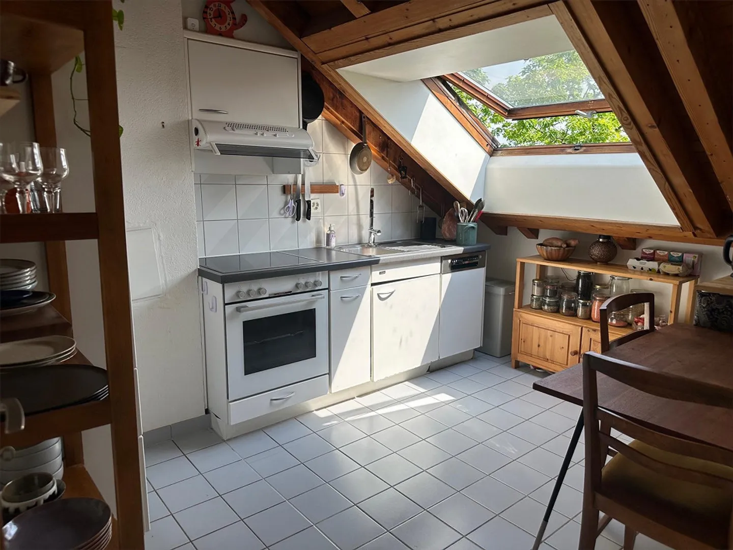 Belle appartement sous les toits dans un endroit calme avec galerie - Photo 2 sur 8