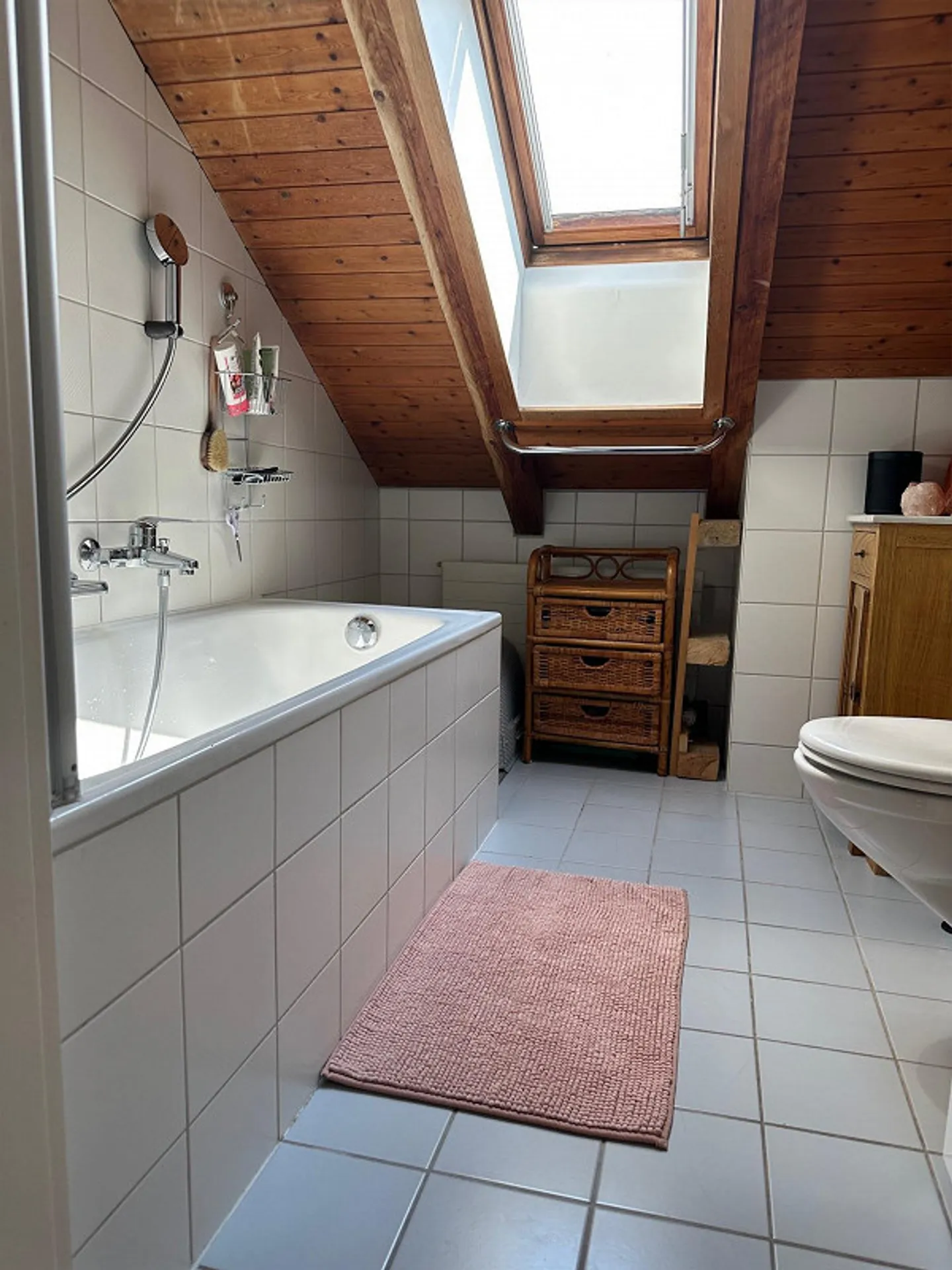 Belle appartement sous les toits dans un endroit calme avec galerie - Photo 8 sur 8