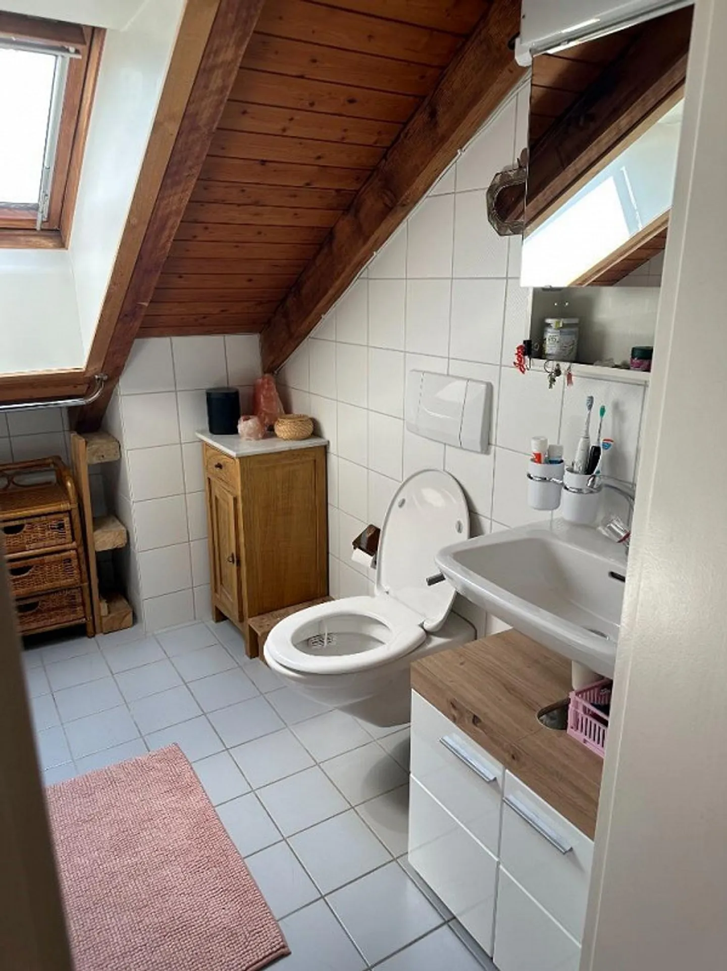 Belle appartement sous les toits dans un endroit calme avec galerie - Photo 7 sur 8