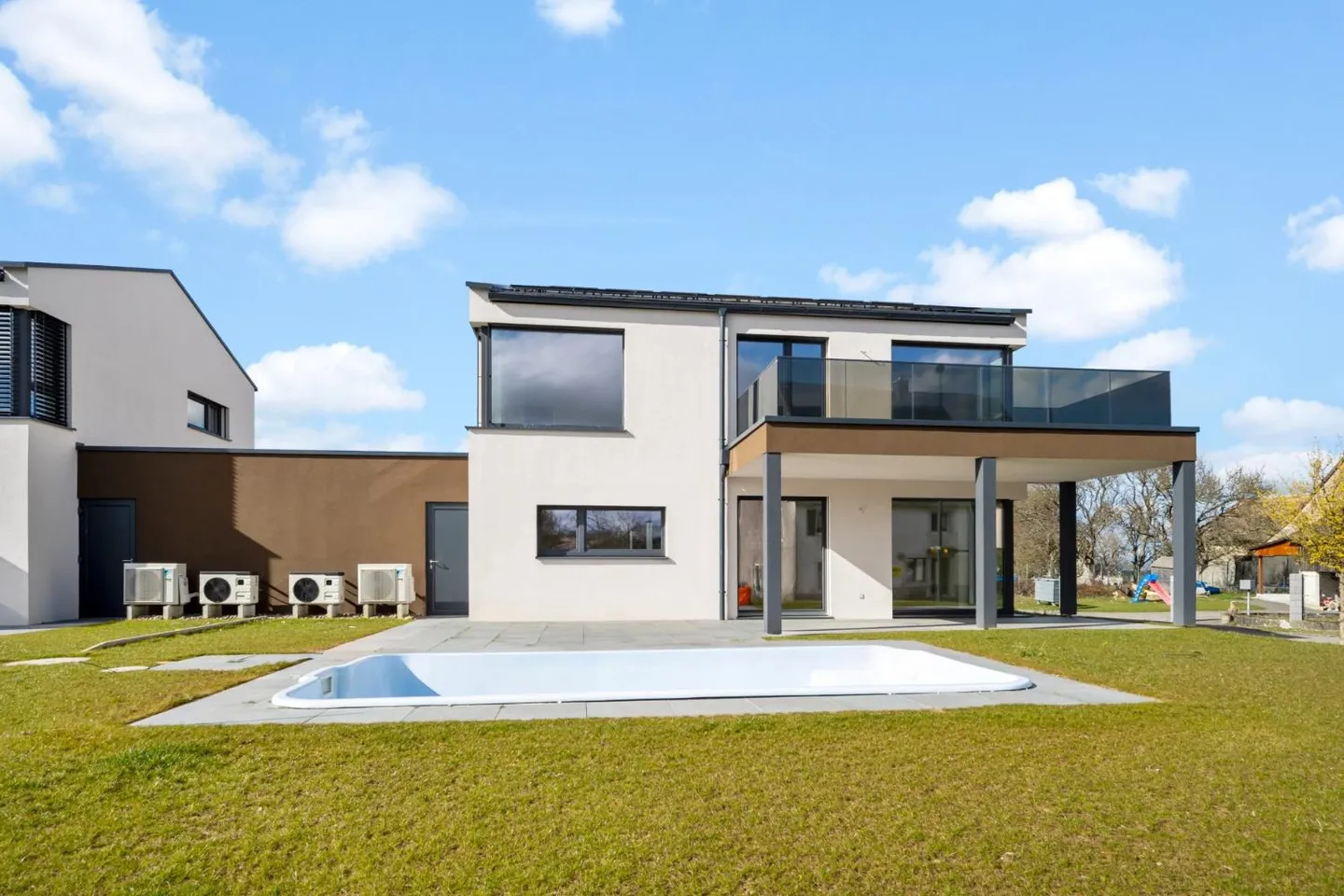 Villa Familiale Moderne avec Piscine - Photo 2 sur 13