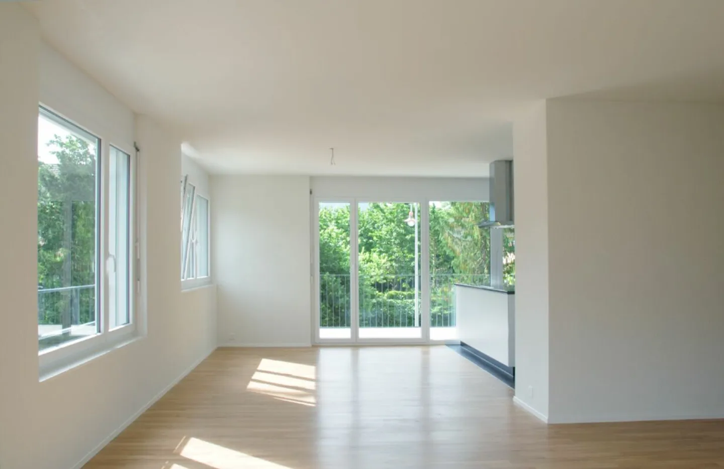 Appartement attrayant de 4,5 pièces dans un quartier bien entretenu avec balcon ensoleillé - Photo 5 sur 14