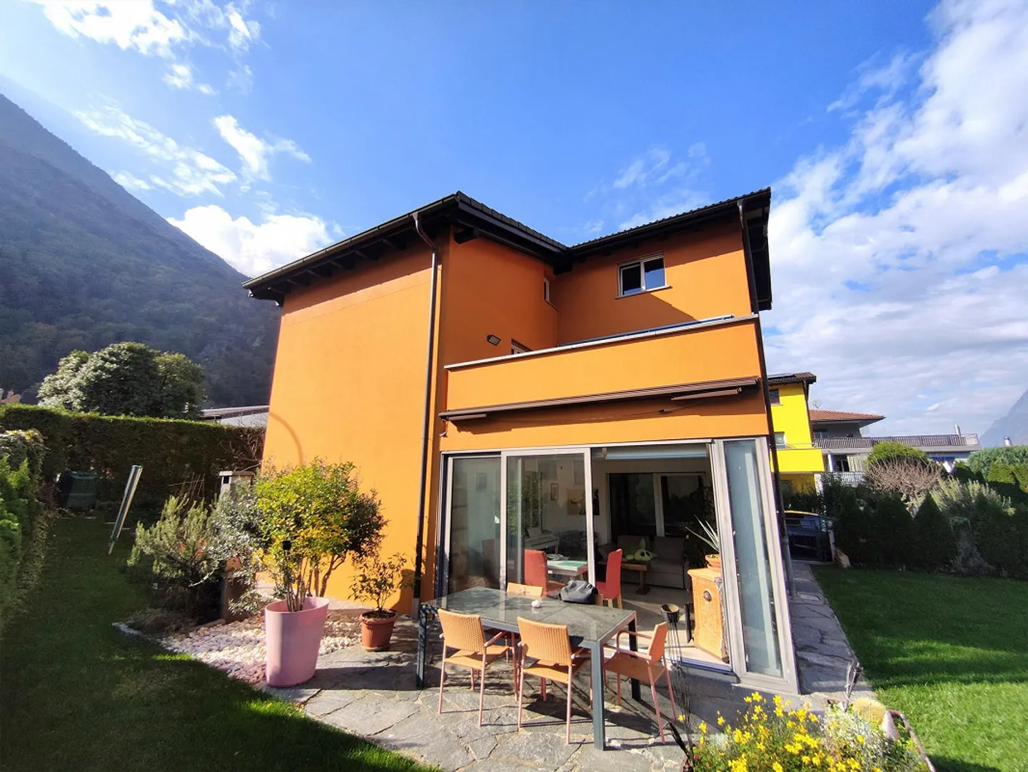 Casa unifamiliare con giardino a Gnosca - Foto 1 di 18