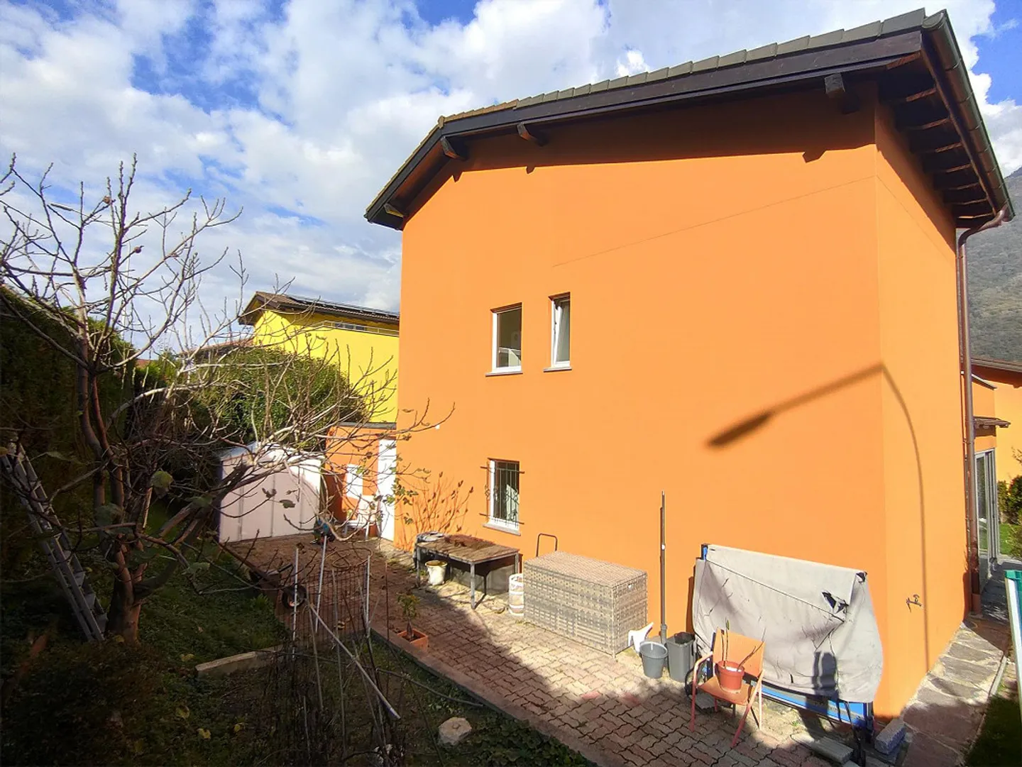 Casa unifamiliare con giardino a Gnosca - Foto 2 di 18