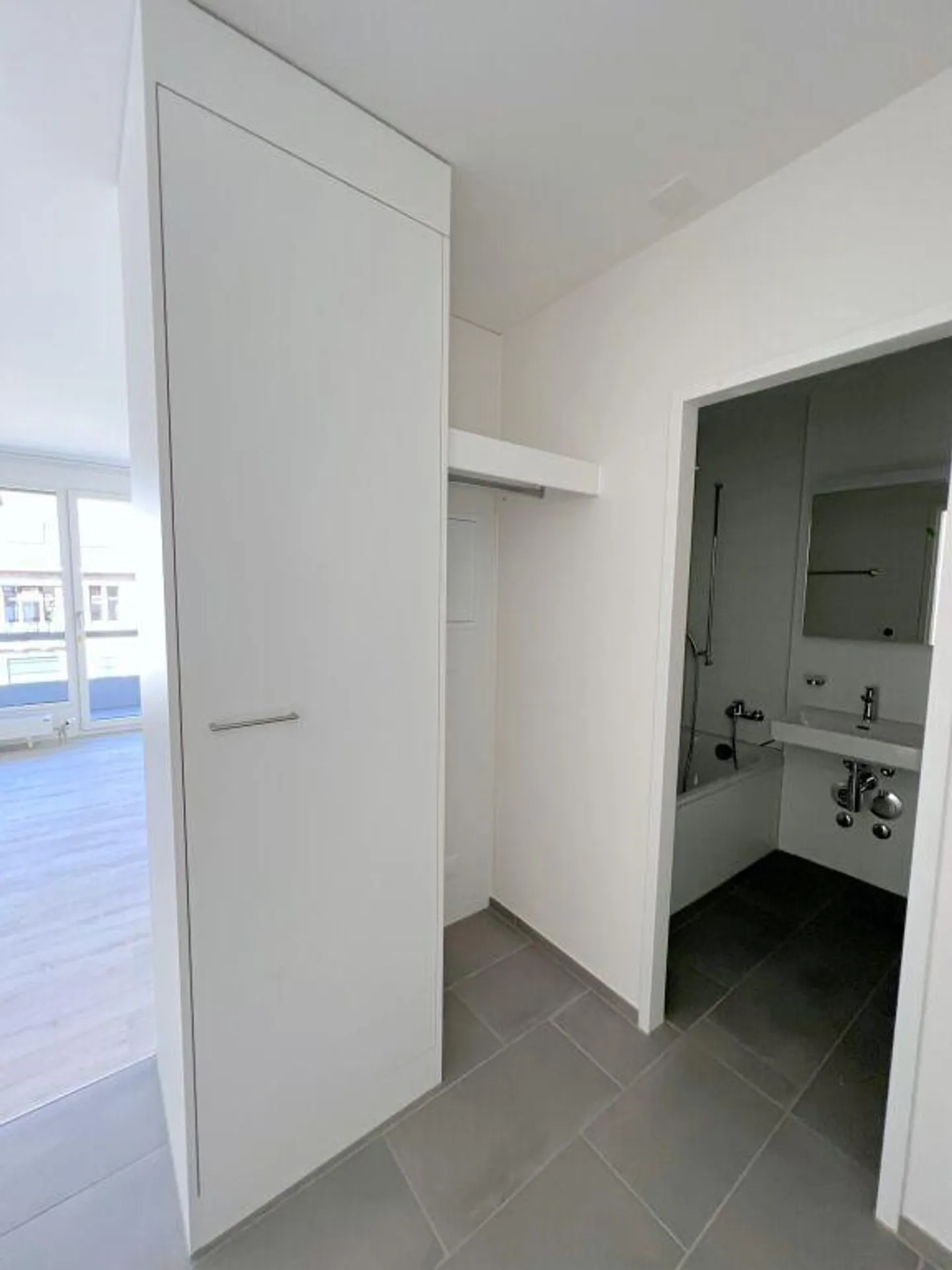 Renovated 2-room apartments in the St. Johann district - Photo 2 of 7