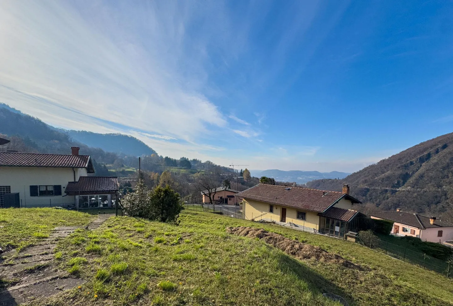 Building plot in Caneggio with open view of the valley - Photo 1 of 6
